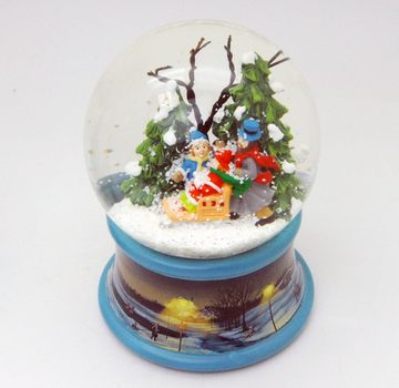 MINIUM-Collection Schneekugel Familie Winterwald Schlitten Sockel landschaft blau mit Spieluhr 10cm