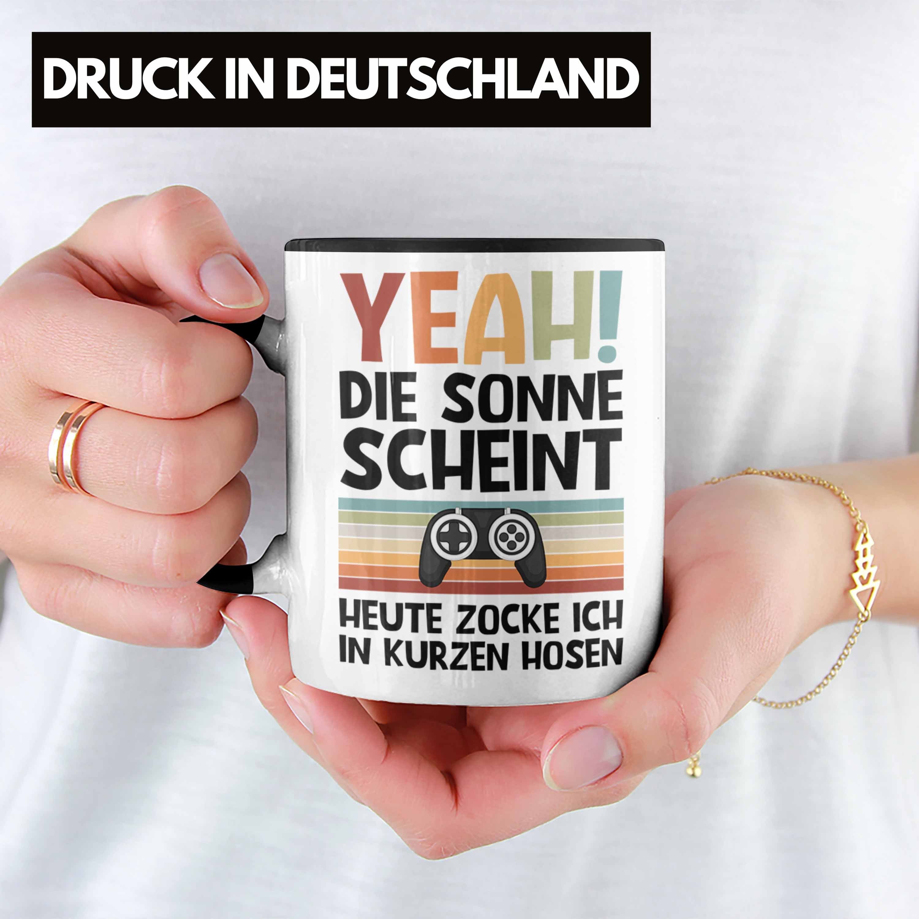 Trendation Tasse Tasse In Kinder Geschenk Männer PC Mitbringsel Kurzen Schwarz - Zocken Gaming Zocken Spruch Hosen Zubehör Jungen Zocker Geschenkideen Gamer Trendation Lustig