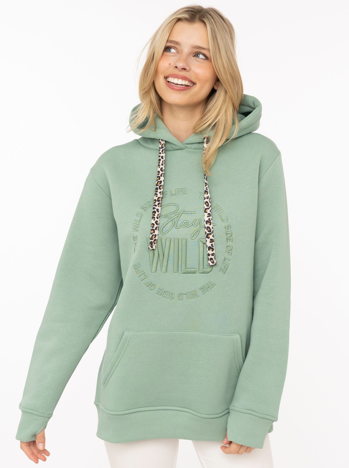 Zwillingsherz Hoodie "Nelina" mit Leo Band und schlichter Stickerei "Stay Wild", Kapuze