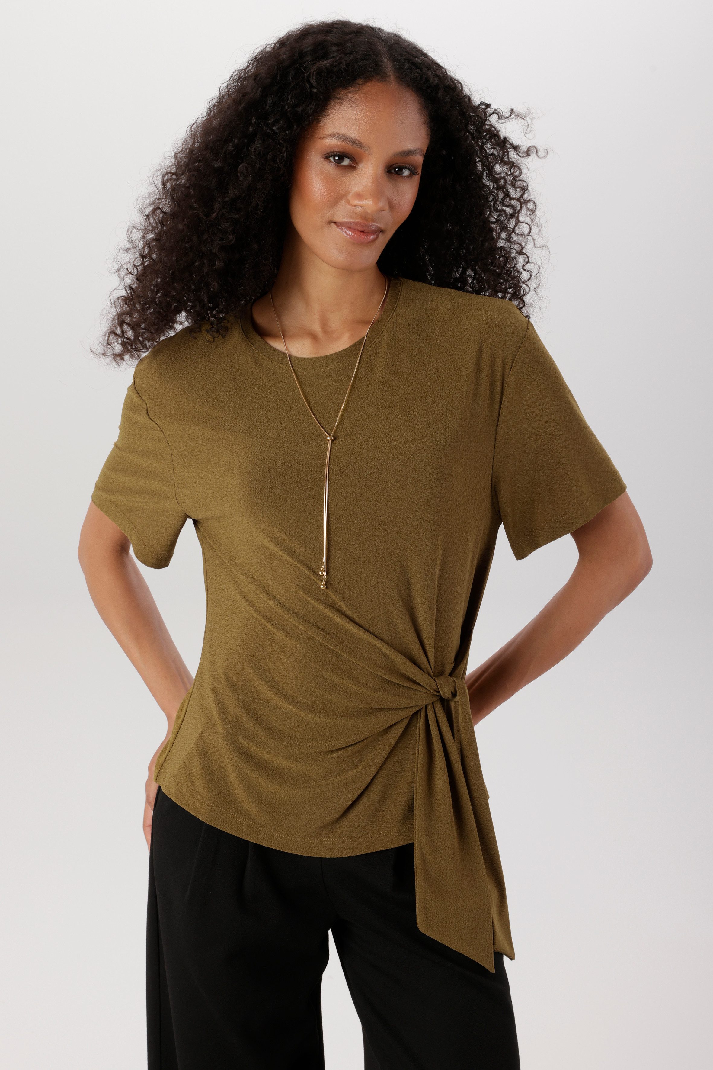 Aniston SELECTED Rundhalsshirt mit raffiniertem Knoten-Detail an der Seite. € 29,99, (€ 29,99 pro 1 Stk).