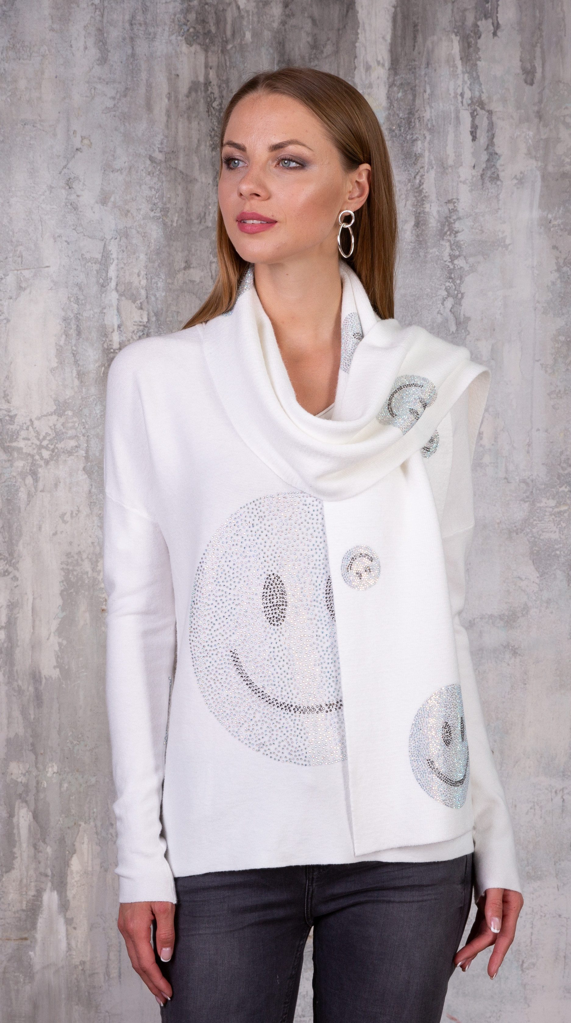 Passioni Strickschal mit Smiley-Motiven aus Strasssteinen