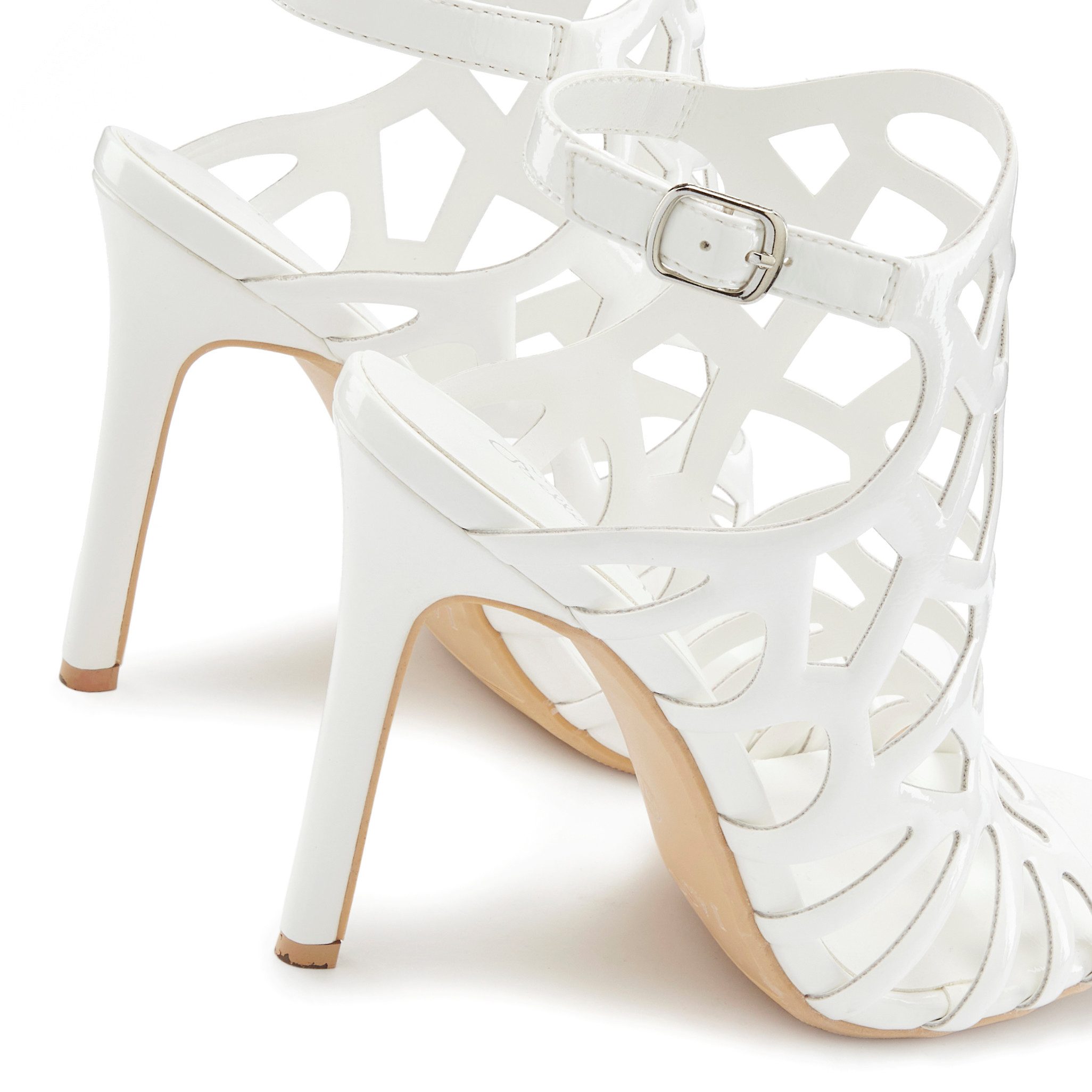 LASCANA Belle Affaire Sandalette mit Cut-Outs, High-Heel-Sandalette verführerischer Sommerschuh in Lack-Optik, Sandale – Bild 5 von 5