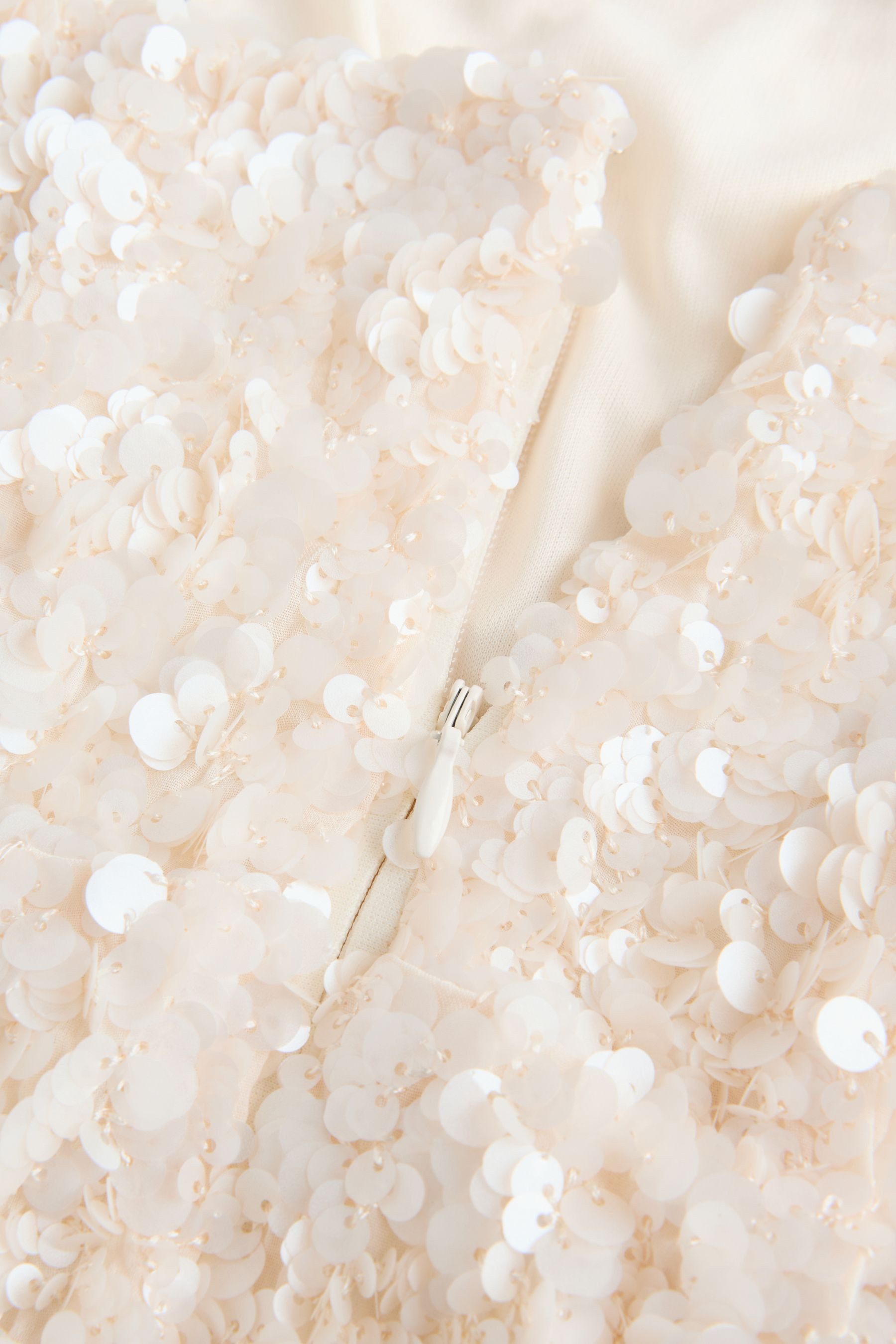 Next Minikleid Festliches Bandeau-Minikleid mit Pailletten (1-tlg)