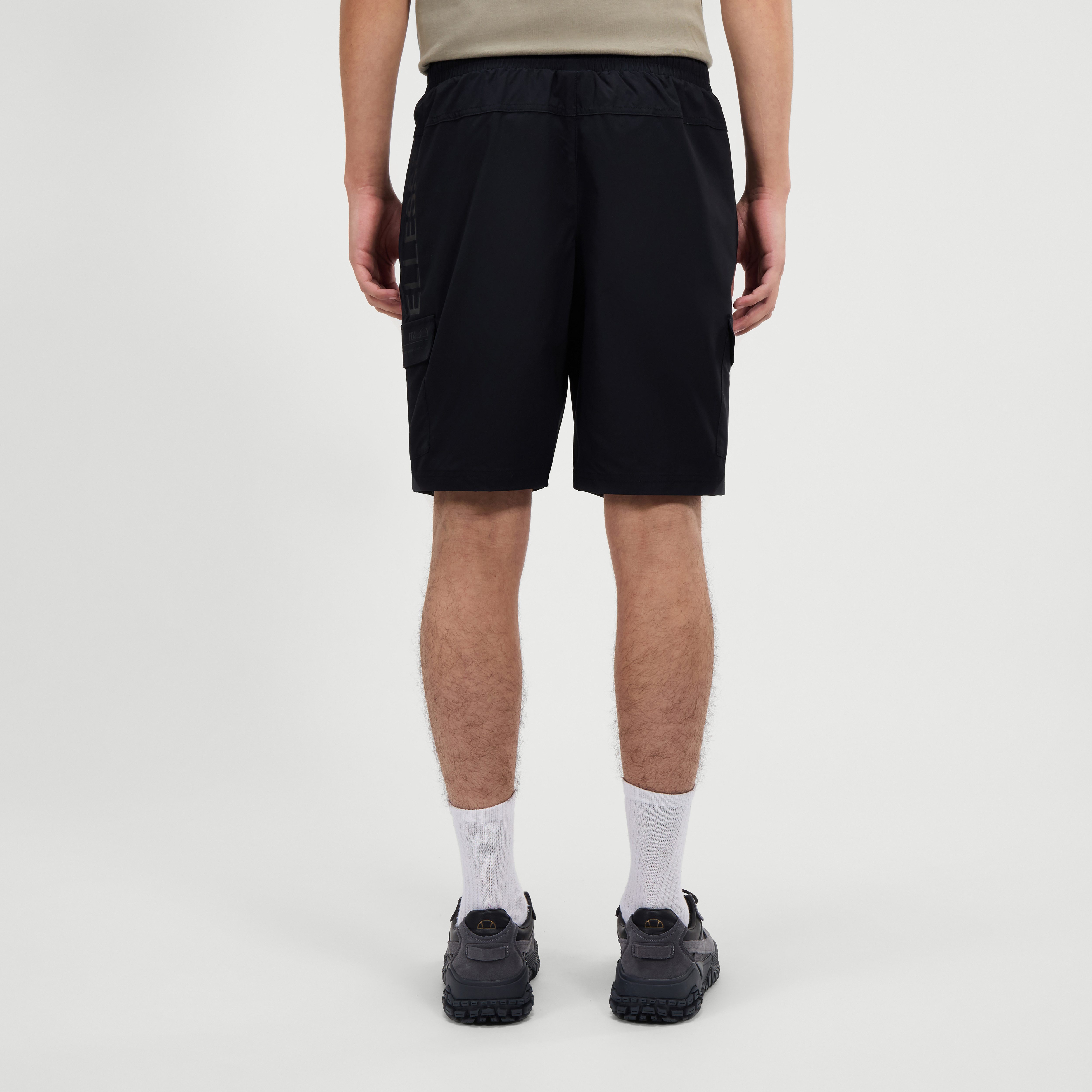 Ellesse Cargoshorts GAIANO CARGO SHORT Cargoshorts-Design, mit markantem Look, für Sportmode und Streetwear