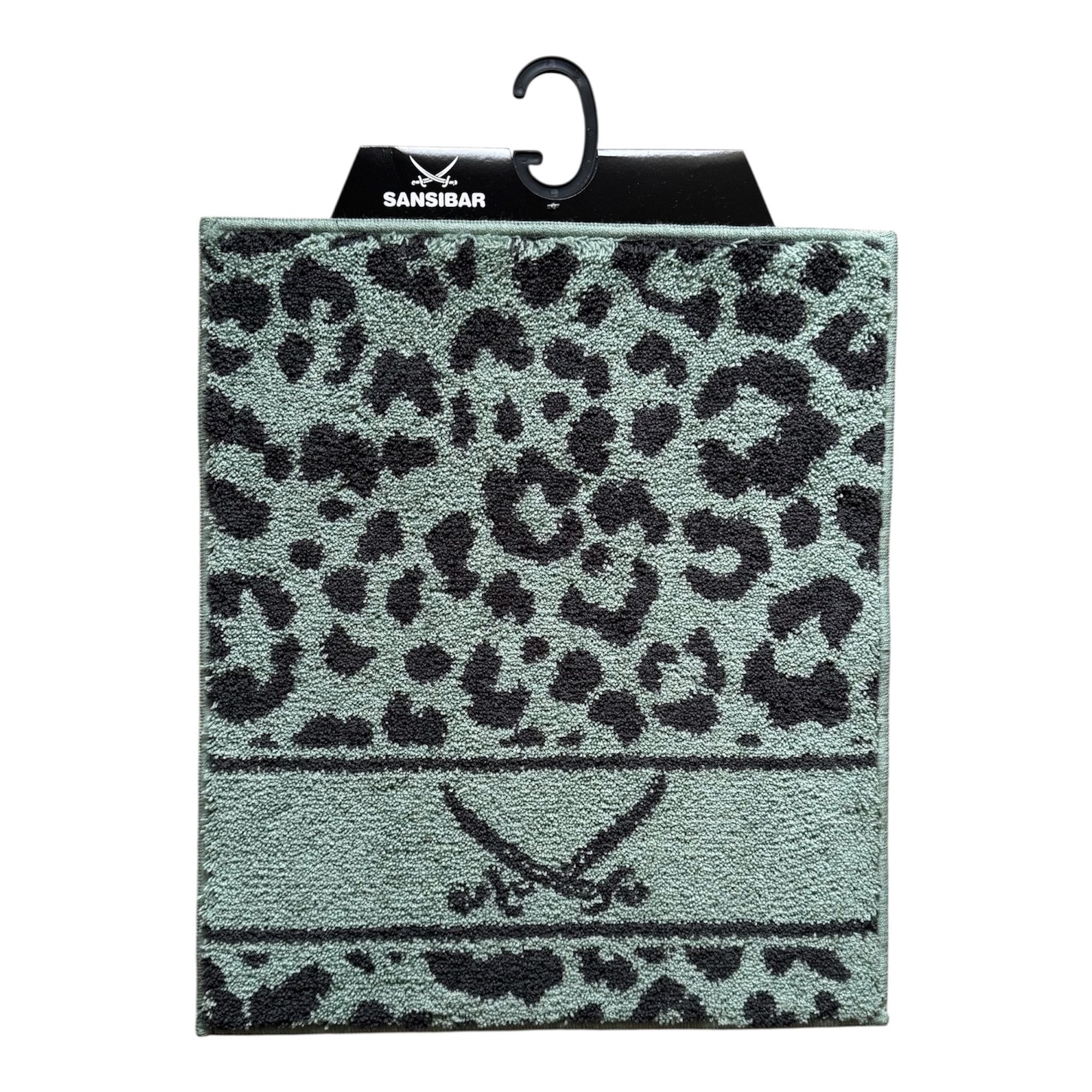 Sansibar Sylt Badematte Badteppich „Leo“ stilvoller Badvorleger mit Leopardenmuster, Höhe 20 mm, rutschhemmend beschichtet, weich, Sansibar-Logo, für Fußbodenheizung geeignet, schnell trocknend, pflegeleicht, Polyester, hoher Komfort durch weichen Flor, langlebig