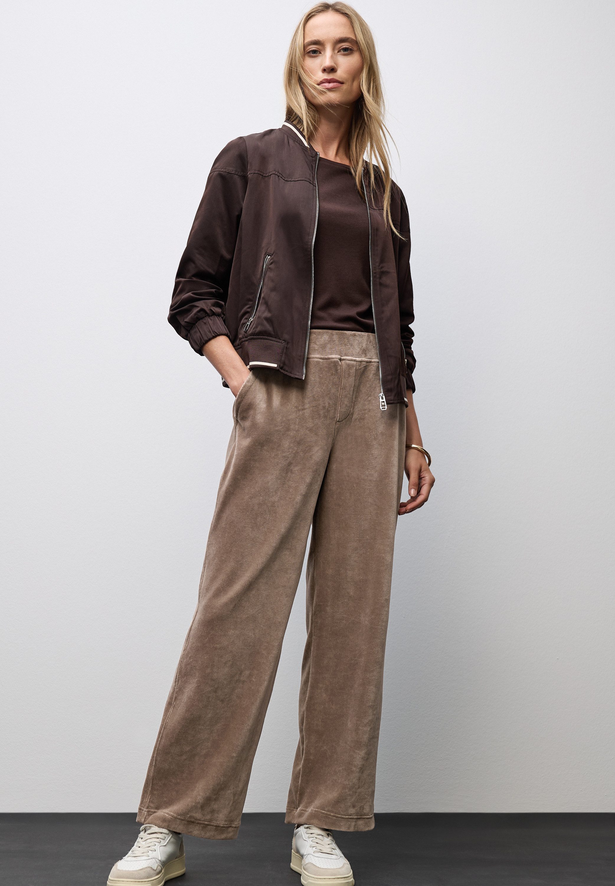 STREET ONE Cordhose mit Stretch und seitliche Taschen