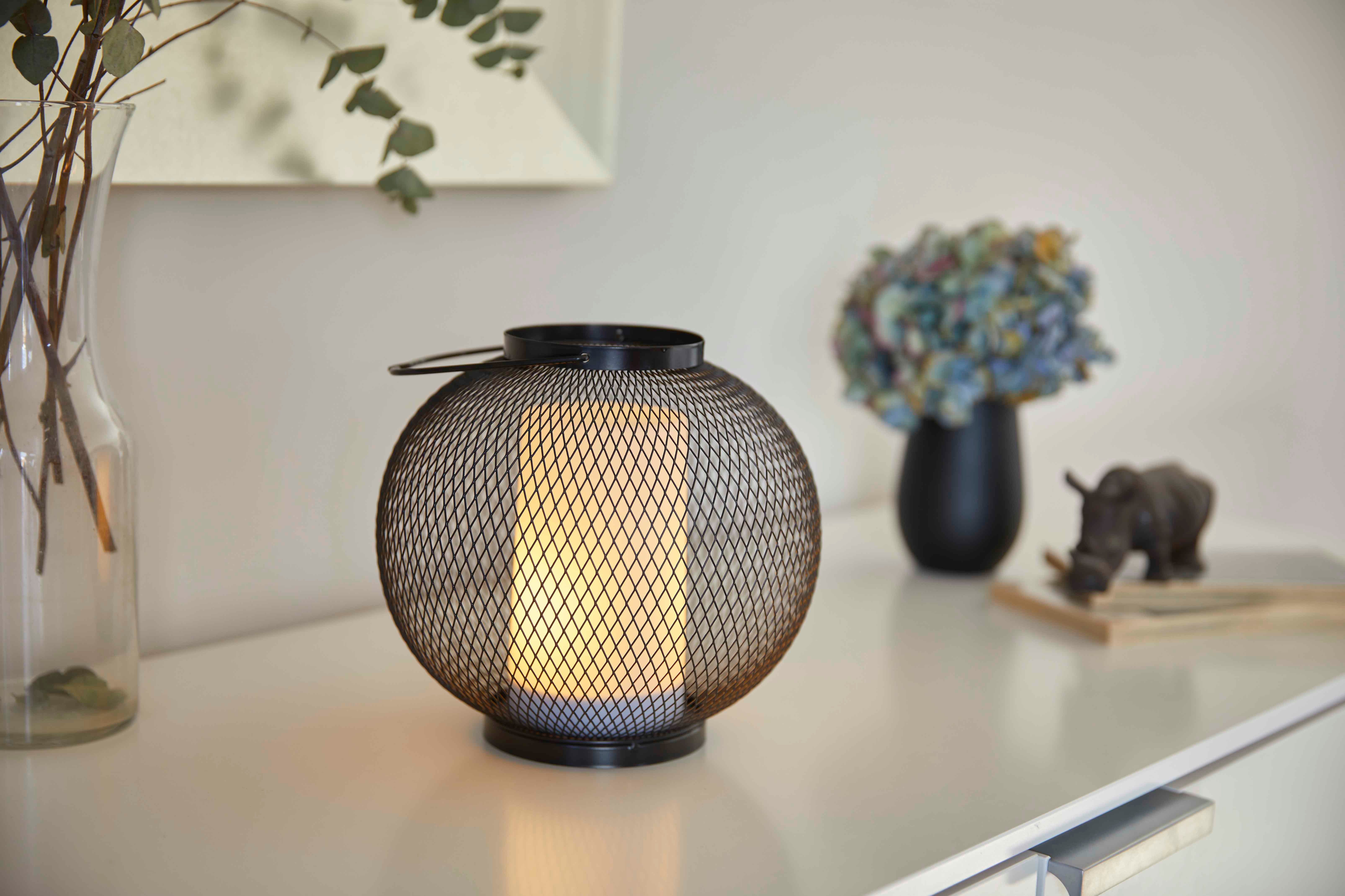 Northpoint LED Laterne aus Metall mit Timer & Flackereffekt für drinnen & draußen – Bild 5 von 5