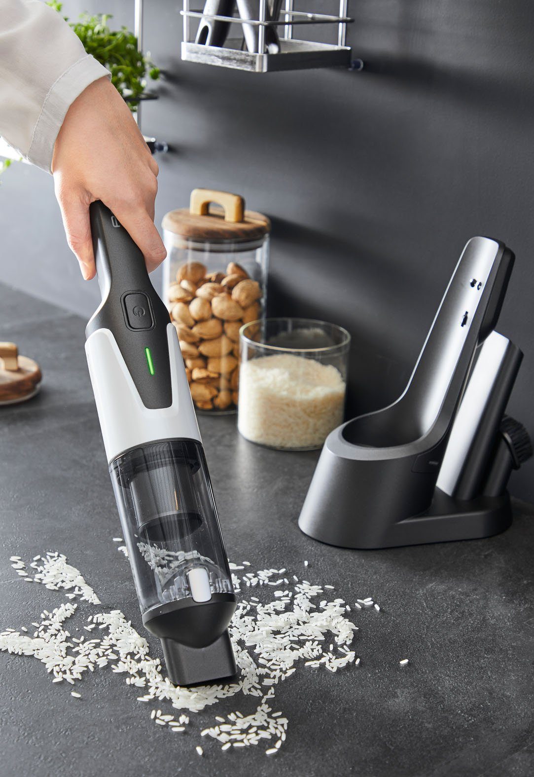 Rowenta Akku-Handstaubsauger X-Touch, kabellos, inkl. kleiner Bürste und Fugendüse, leicht, 80 W, beutellos, 0,6, kg, Digitalmotor, Lade- und Aufbewahrungsstation, schwarz, AC9736