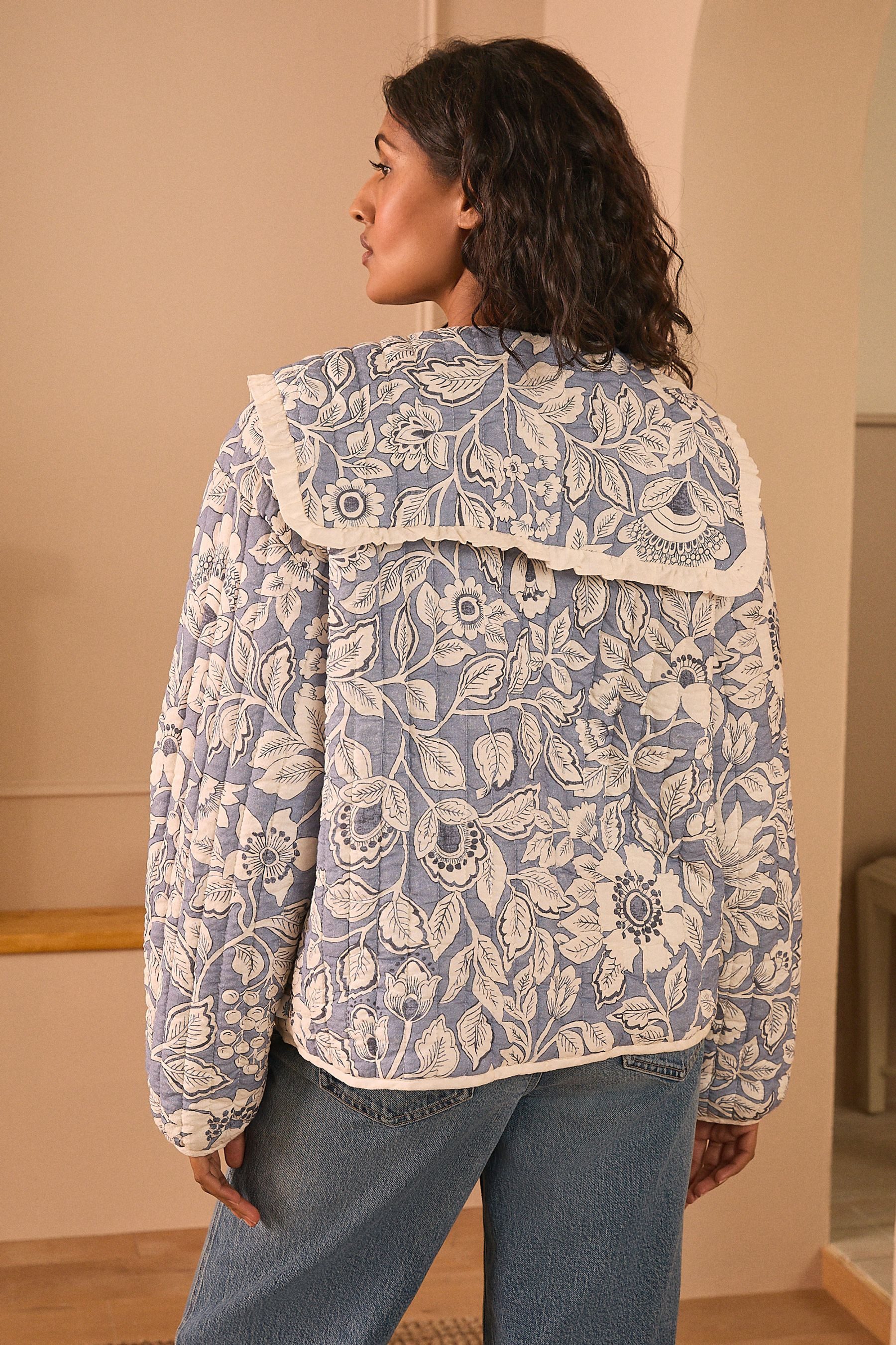 LAURA ASHLEY Steppjacke Laura Ashley gesteppte Jacke mit Kragen (1-St)