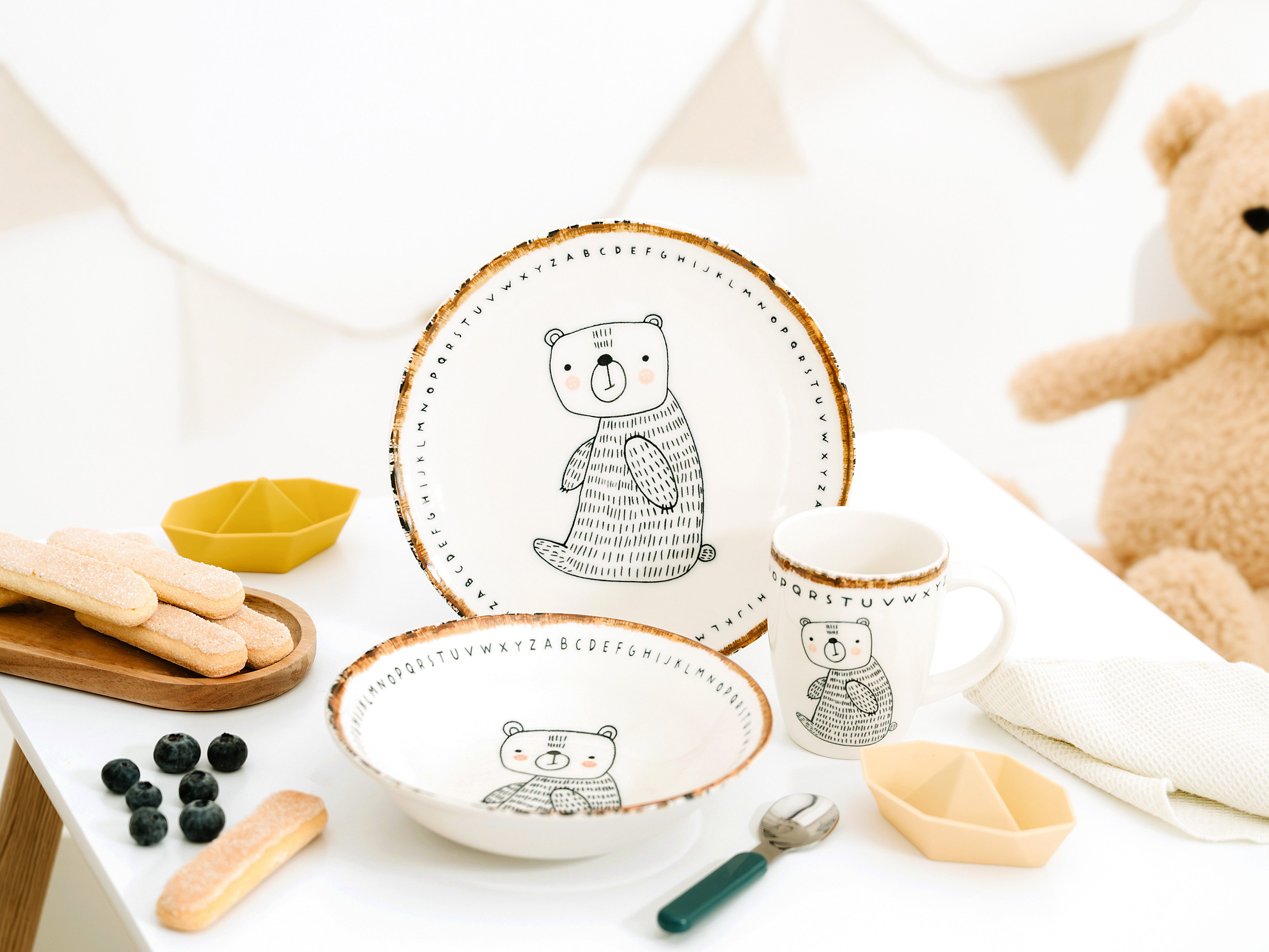 CreaTable Kindergeschirr-Set Freunde des Waldes Bär, Kinder Set 3-tlg. (3-tlg), 1 Personen, Steinzeug, Tiermotive, skandinavischer Stil, unregelmäßiger brauner Rand