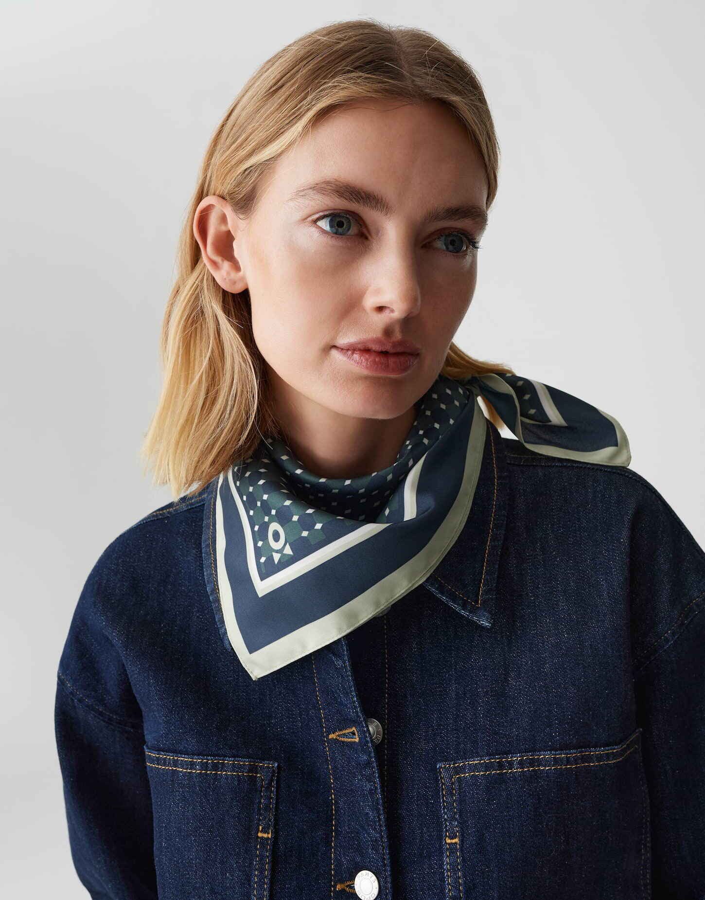 OPUS PANTS Halstuch AMINDY aus feinem Satin, quadratisch, grafisches Muster günstig online kaufen