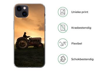 MuchoWow Handyhülle Traktor - Landwirt - Nebel, Handyhülle Apple iPhone 13, Smartphone-Bumper, Print, Handy