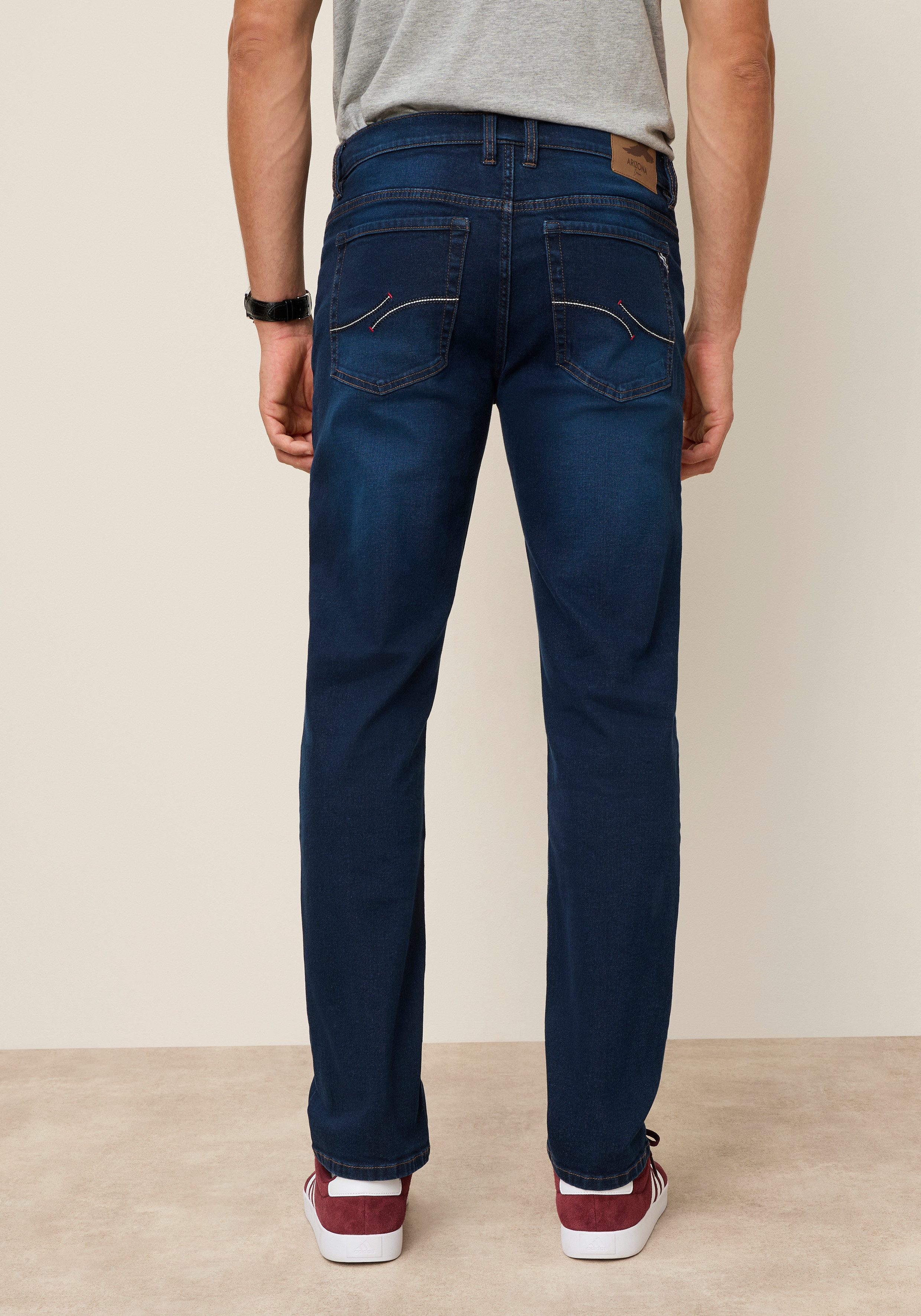 Arizona Straight-Jeans gerader Straight-Fit, aus elastischem Denim, niedrige Leibhöhe – Bild 4 von 5