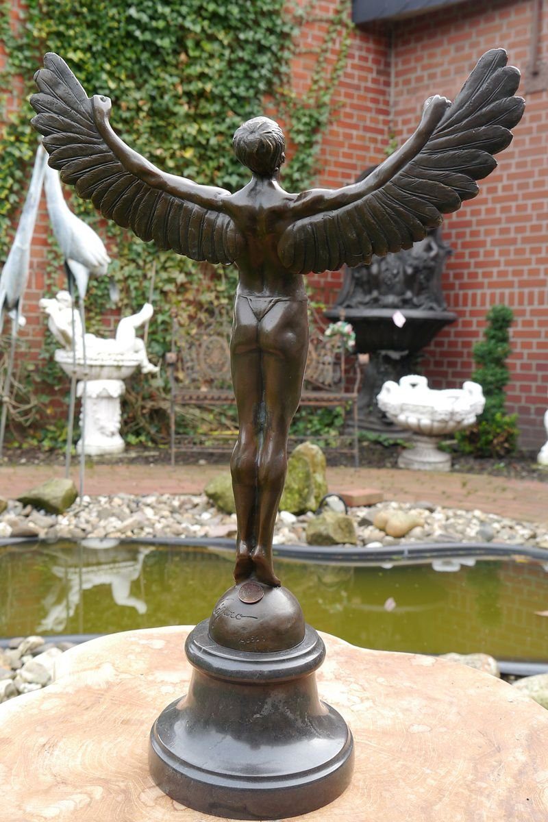 AFG Dekoobjekt Ausdrucksstarke Bronze Eleganz: Dekorative Ikarus-Skulptur