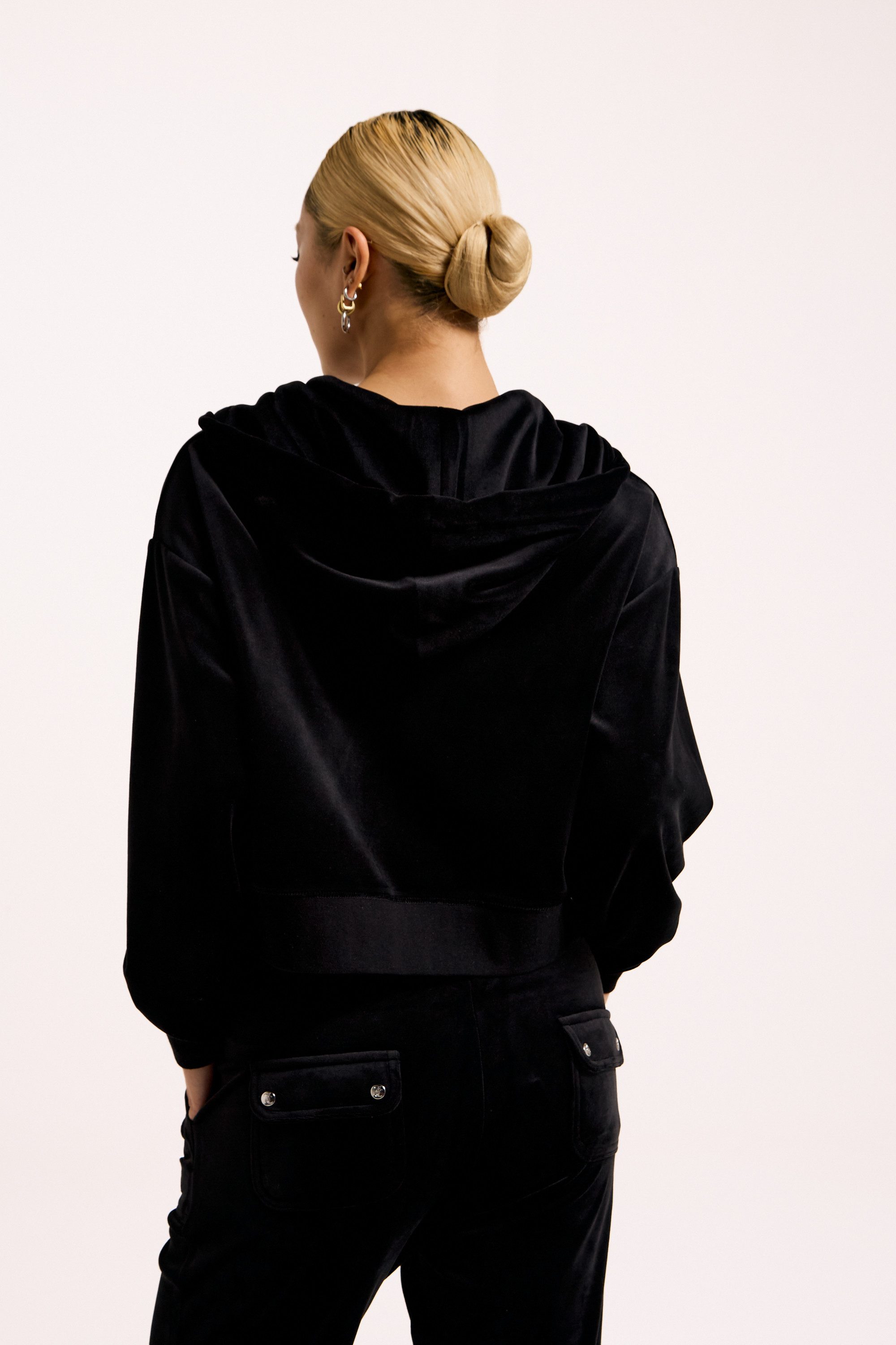 Juicy Couture Kapuzennickijacke BRENDAL CROP OVERSIZED HOODIE Damen Trainingsjacke Damen, Sweatjacke mit Kapuze, Velour, mit Glitzer, Sale