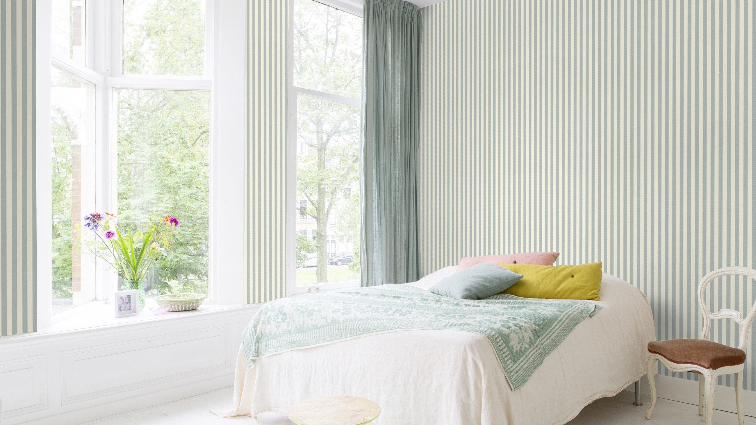 Rasch Vliestapete Streifenmuster - Vinyltapete Weiß Blau, Streifen, (1 Rolle, 1 St., Kollektion 'Trianon XIII' - 10,05 m x 0,53 m), gute Lichtbeständigkeit, hoch waschbeständig, restlos abziehbar
