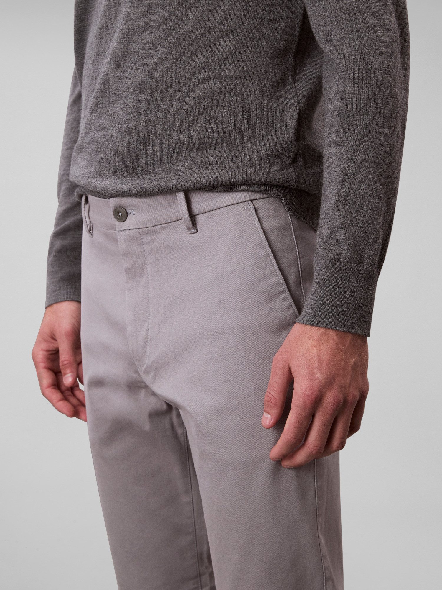 Calvin Klein Jeans Chinohose Mit Gürtelschlaufen – Bild 5 von 5