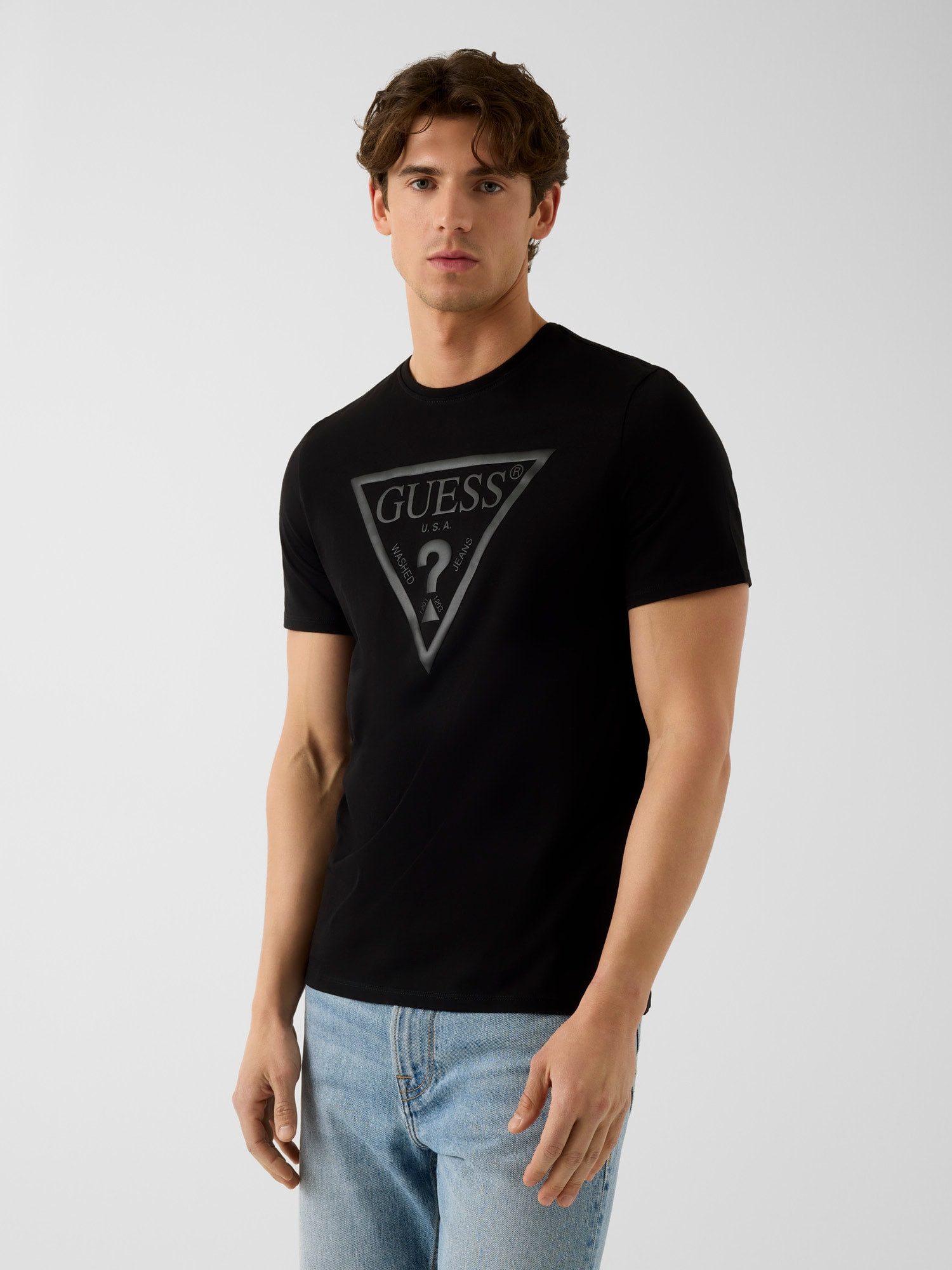 Guess T-Shirt CN SS CORE TRIANGLE LOGO TEE Rundhalsausschnitt, Slim Fit, reine Baumwolle