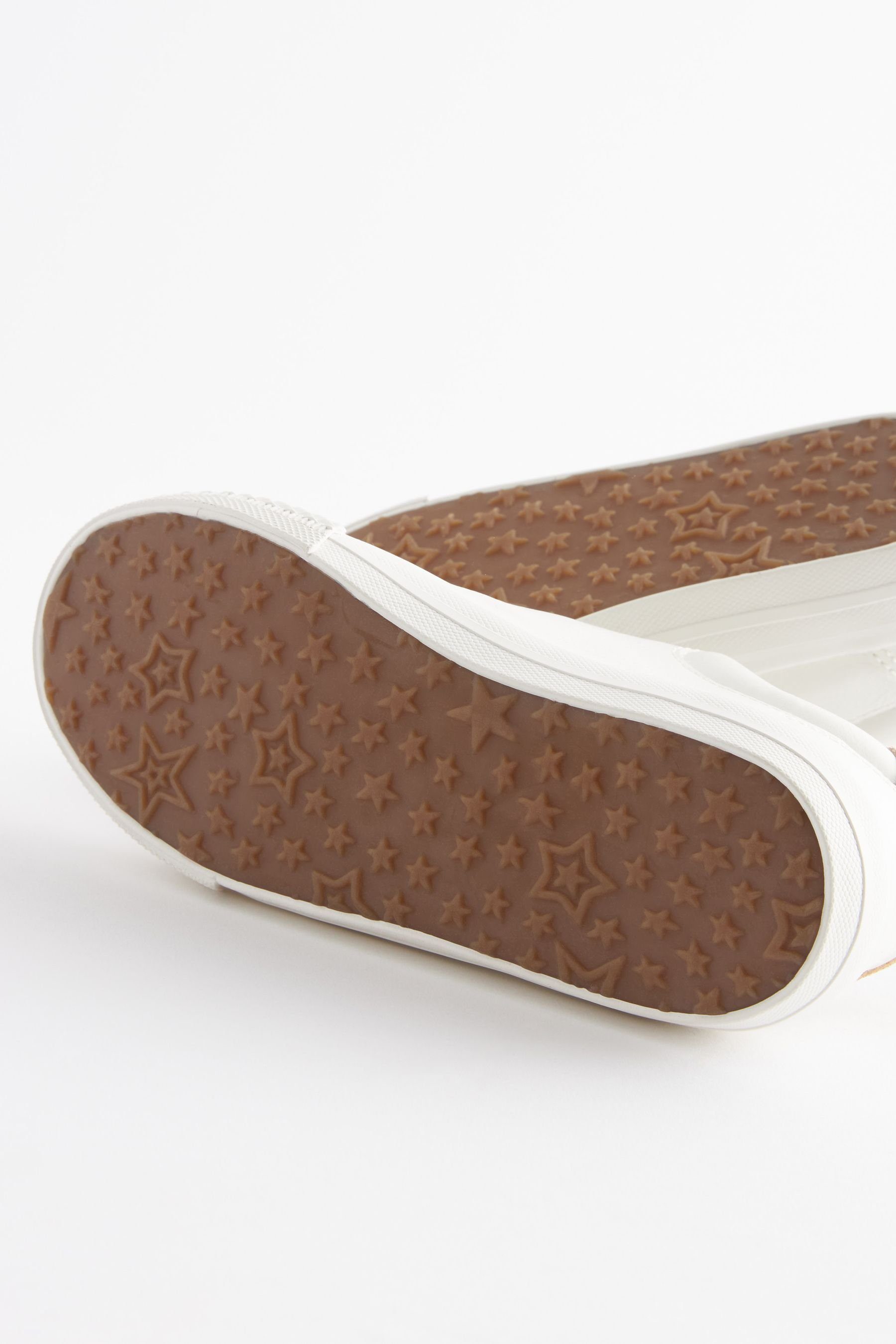 Scallop Klettverschluss Detail Sneaker White Next (1-tlg) mit Sneaker