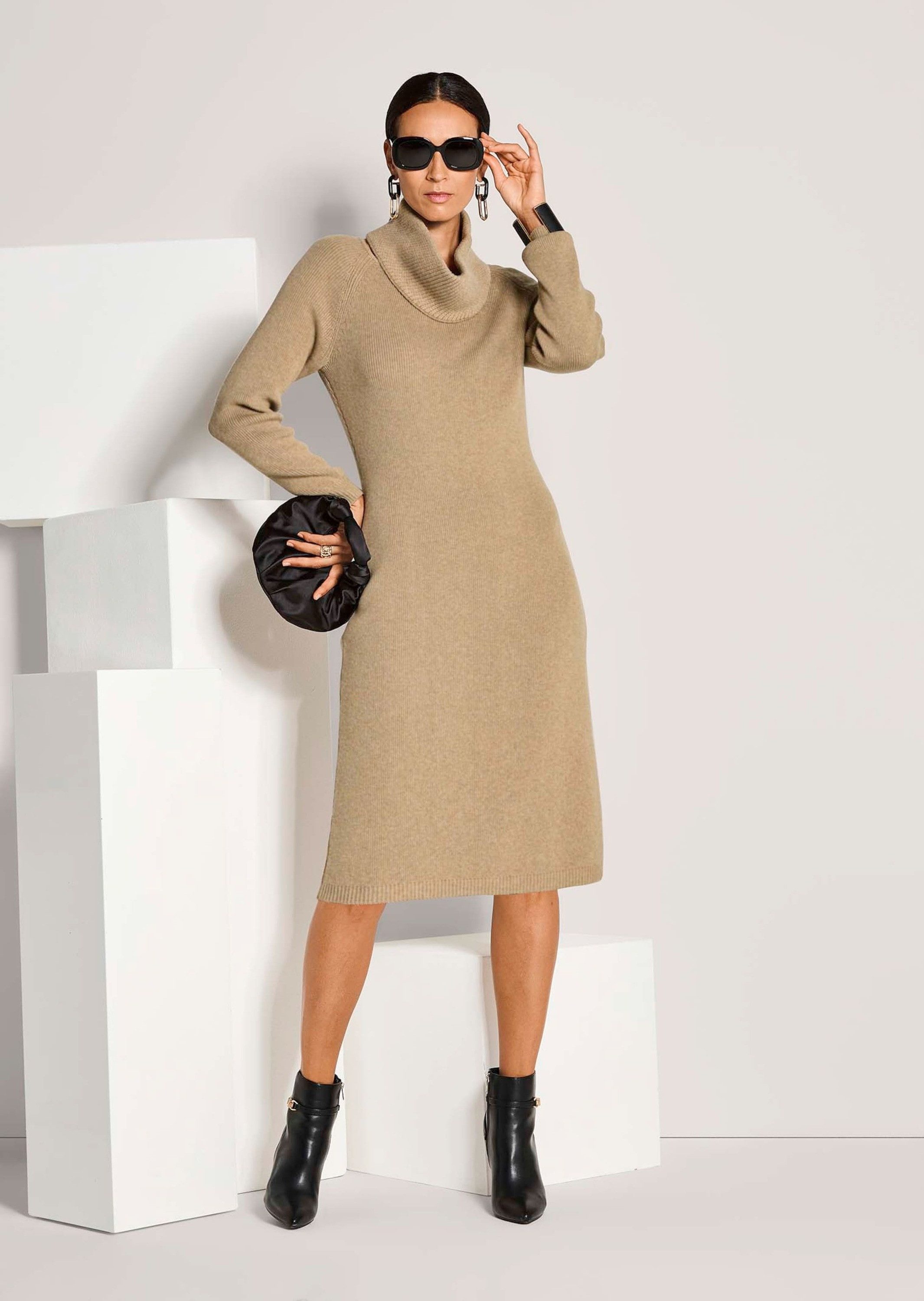 MADELEINE Strickkleid Elegantes Kleid mit abnehmbarem Kragen Diagonales Strickmuster, Rollkragen und lange Raglanärmel