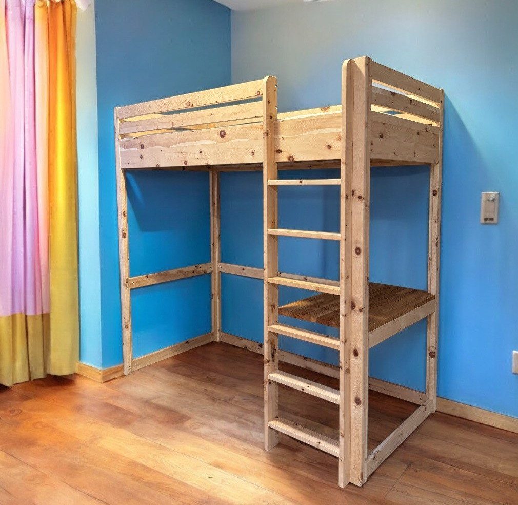 geborgenschlafen Hochbett Zirbe Massivholz – mit Schreibtischarbeitsplatz & Lattenrost inkl. Rausfallschutz - Handgefertigt im Familienbetrieb Jena