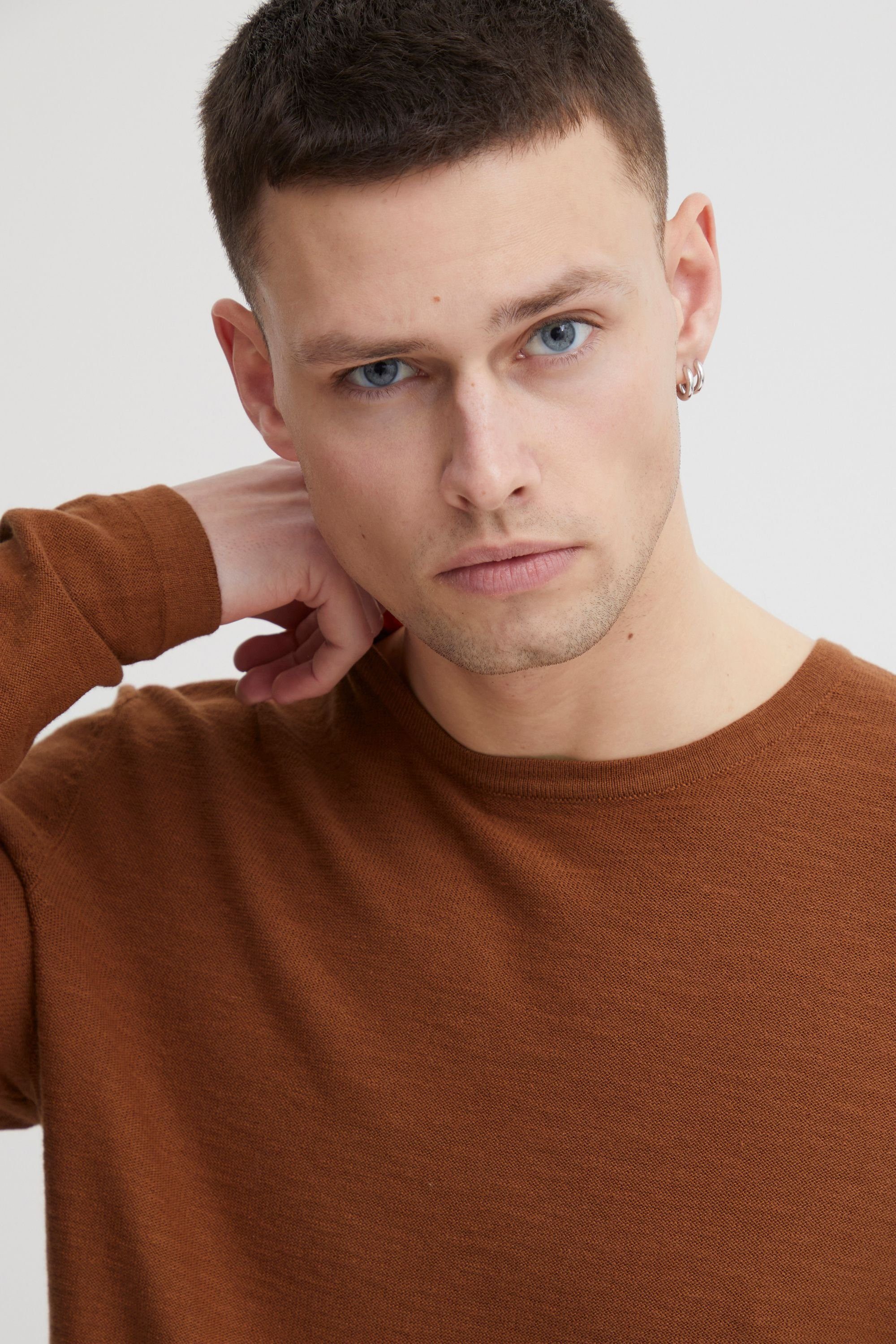 Blend Strickpullover BHPullover Stilvoller Feinstrick-Pullover mit Rundhalsausschnitt