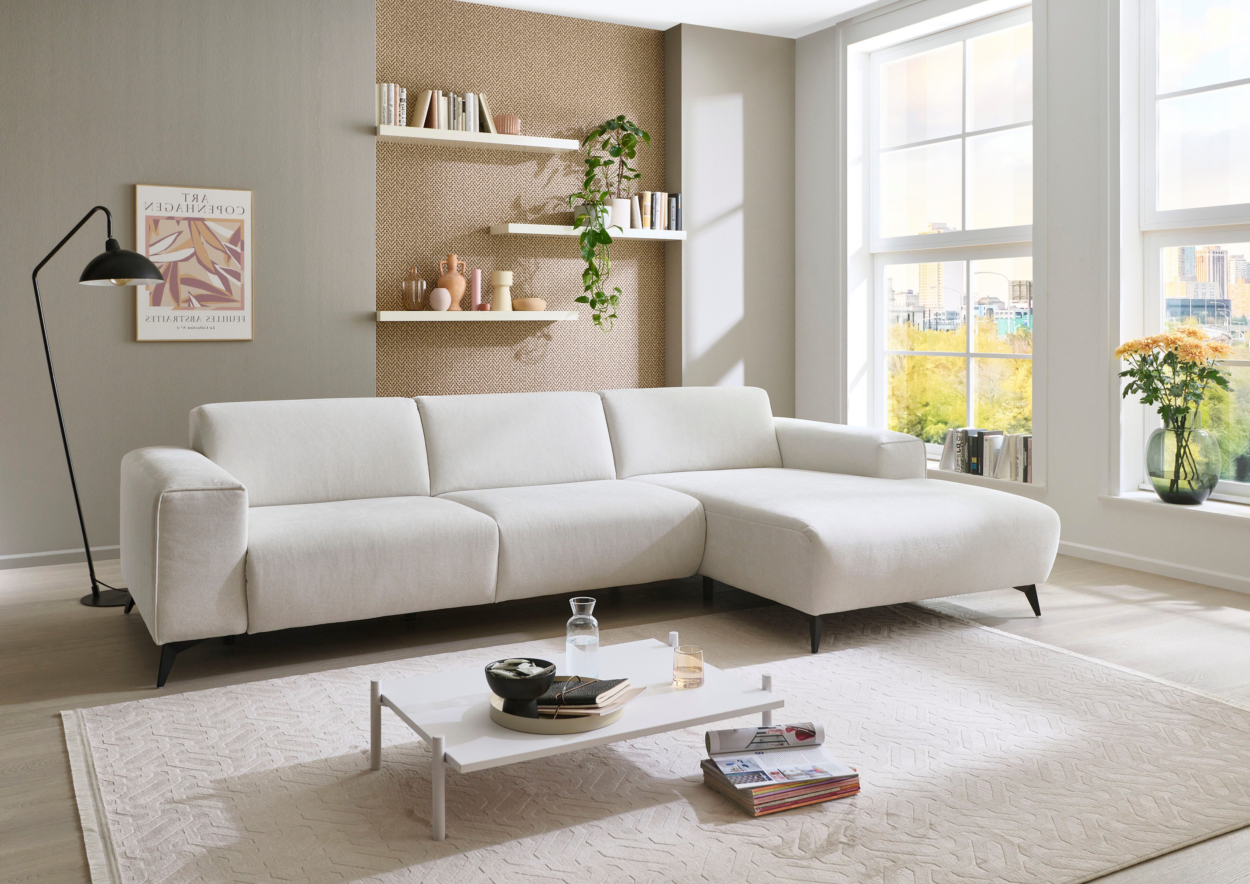 Die PlanBar Ecksofa MP-IN24031, SoftSitz-Kaltschaumpolsterung, wahlweise mit motorischer Vorziehbank