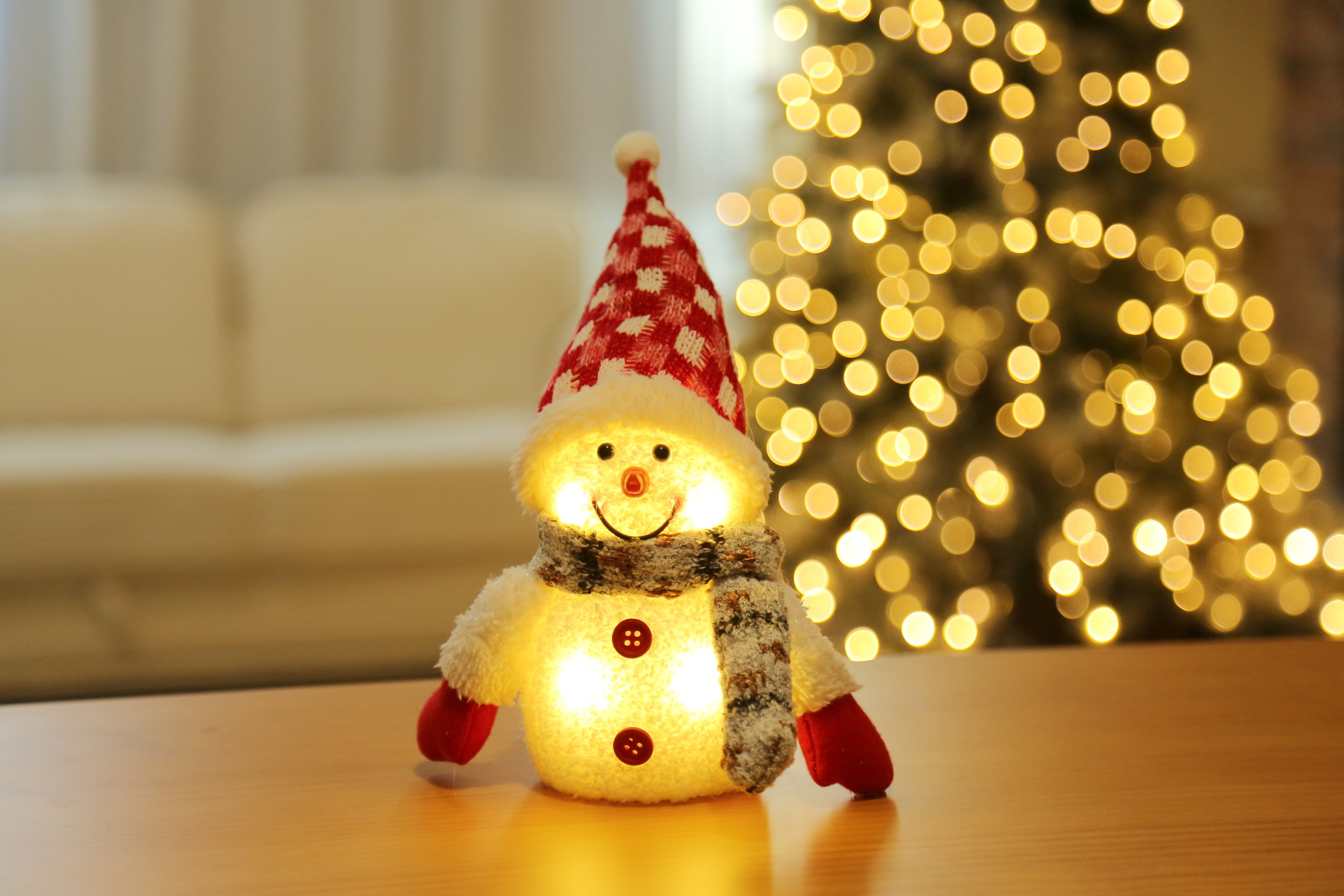 HI Weihnachtsfigur, LED Weihnachtsdeko - Schneemann - 26 cm - Rot günstig online kaufen