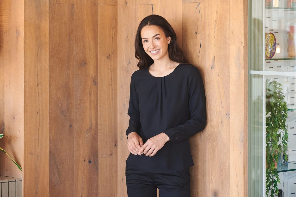 Henbury Sweatshirt Ladies Pleat Front Long Sleeved Blouse günstig online kaufen