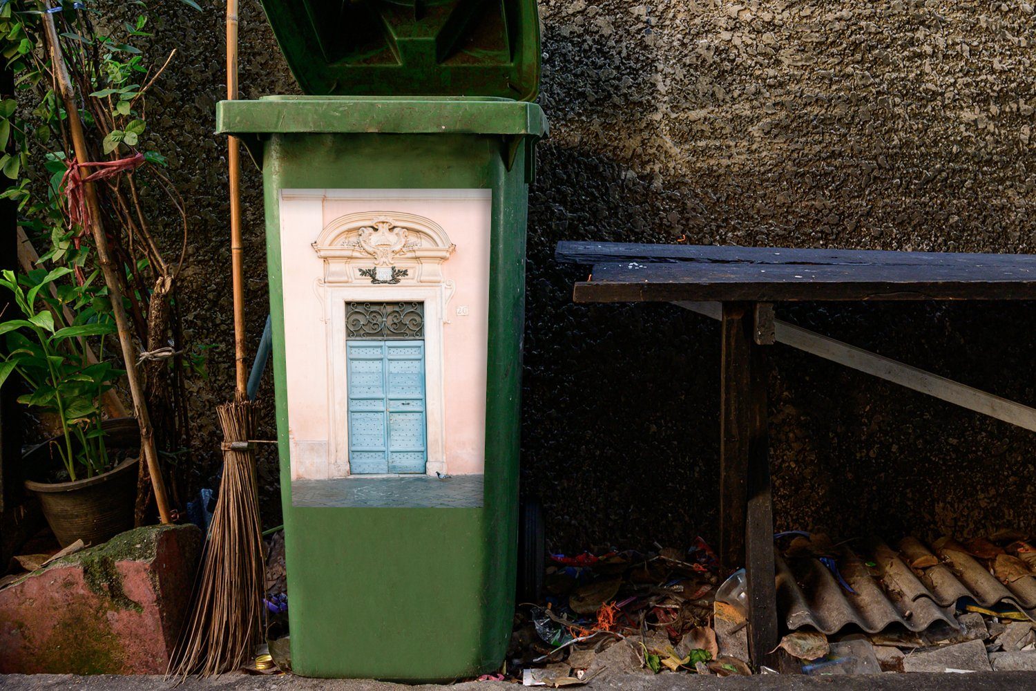 MuchoWow Wandsticker Tür - Blau Abfalbehälter Sticker, Mülleimer-aufkleber, Rom St), - (1 Container, Architektur Mülltonne, 
