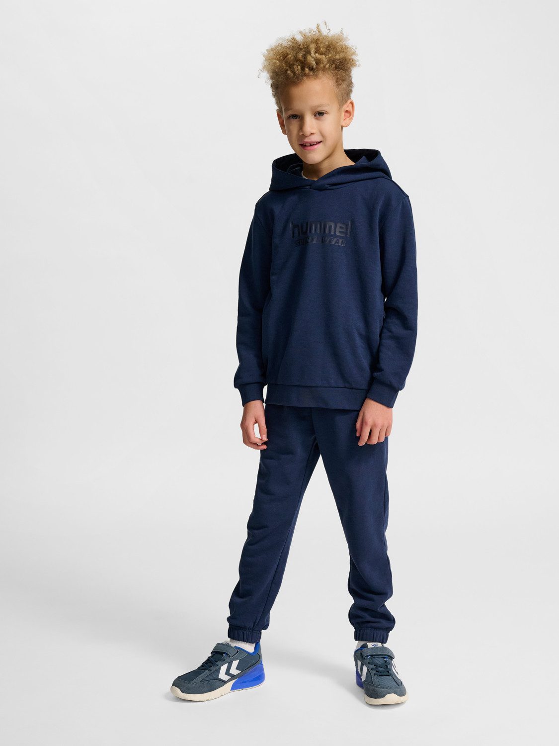 hummel Jogginghose HMlJR BASE REGULAR PANTS sportlicher Stil, für Sportmode und Streetwear geeignet