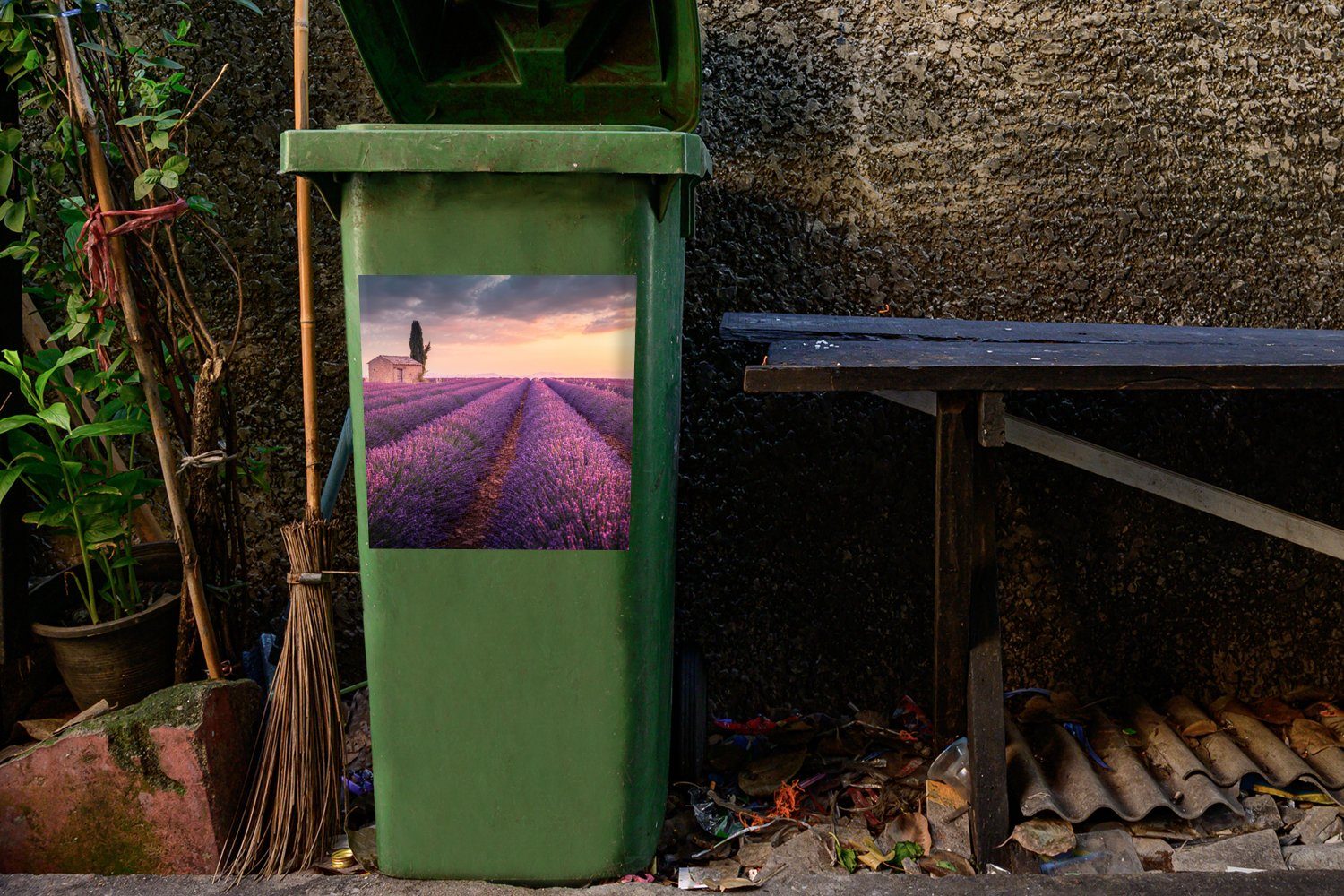 Sticker, Lila Lavendel Feld Wandsticker Container, - - St), Mülleimer-aufkleber, (1 Mülltonne, MuchoWow Blumen Abfalbehälter -