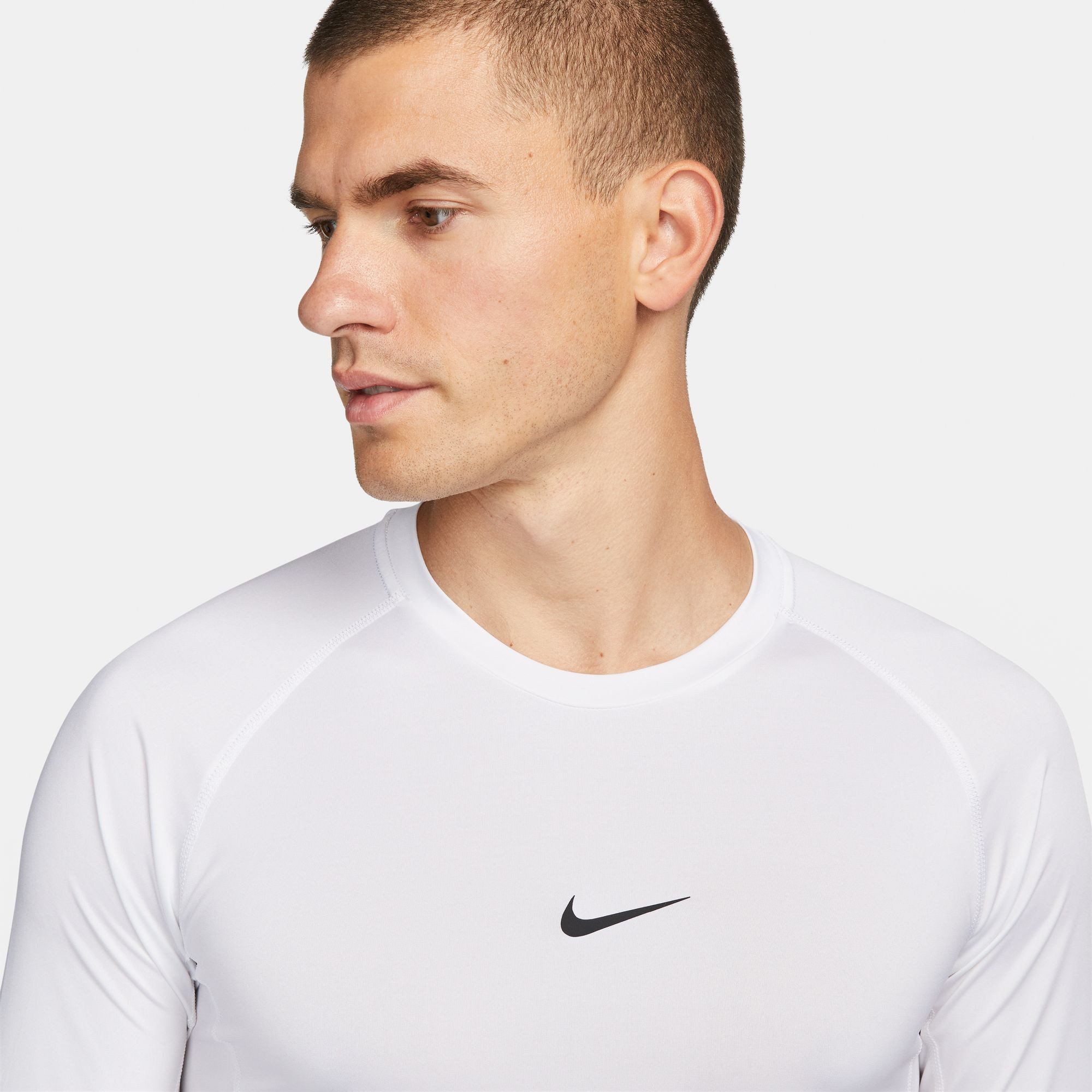 Nike Trainingsshirt PRO DRI-FIT MEN'S LONG-SLEEVE TOP schmale Passform, atmungsaktiv, schnell trocknend