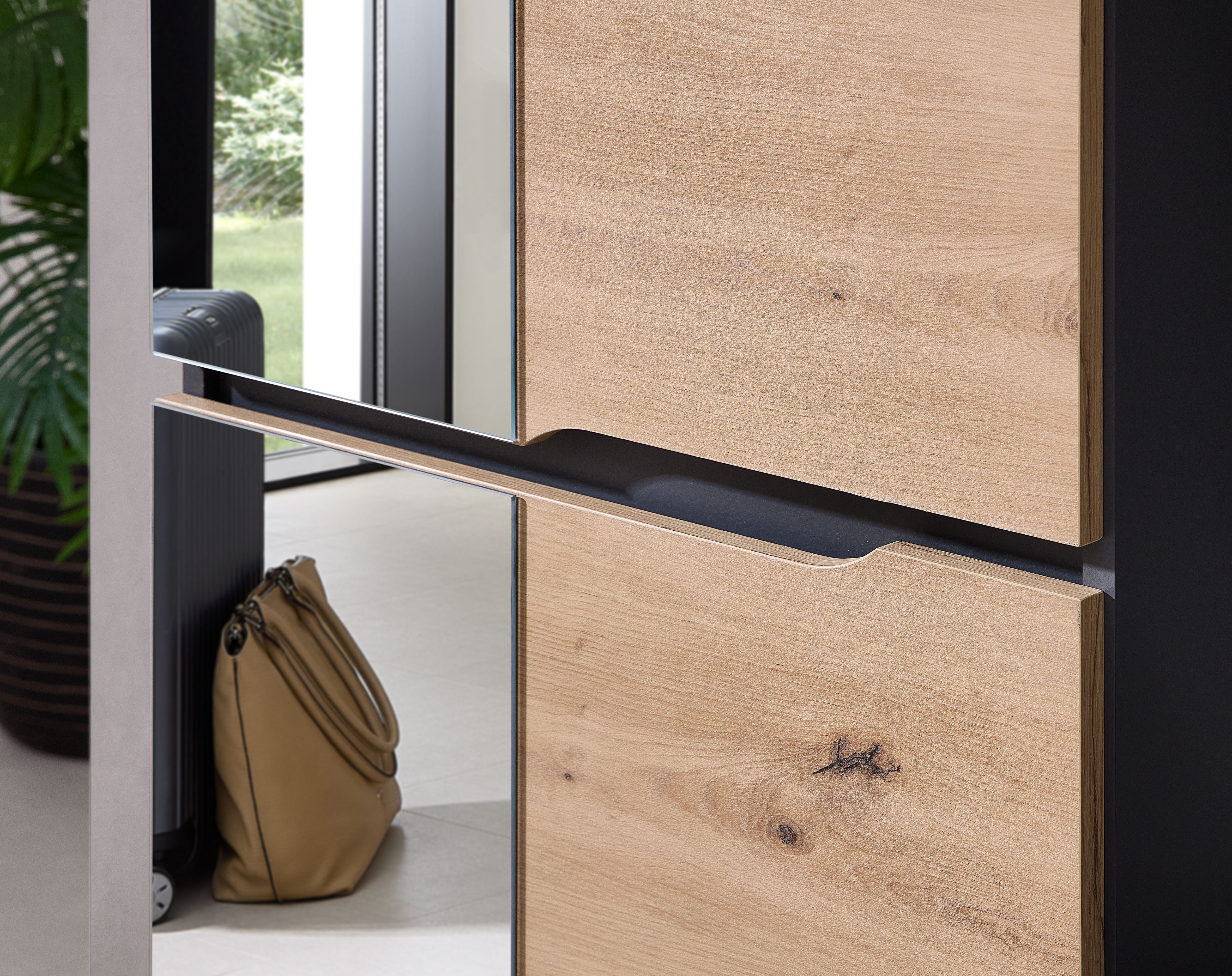 OTTO home Garderobenschrank Bergen Garderobenschrank, 55/192/38 (B/H/T cm) (1-St) 4 türig, Spiegel, Softclose, Kleiderstange