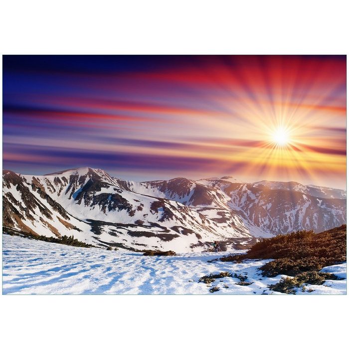 Wallario Vliestapete Farbenfroher Sonnenuntergang im Winter - Schnee in den Bergen Seidenmatte Oberfläche hochwertiger Digitaldruck in verschiedenen Größen erhältlich