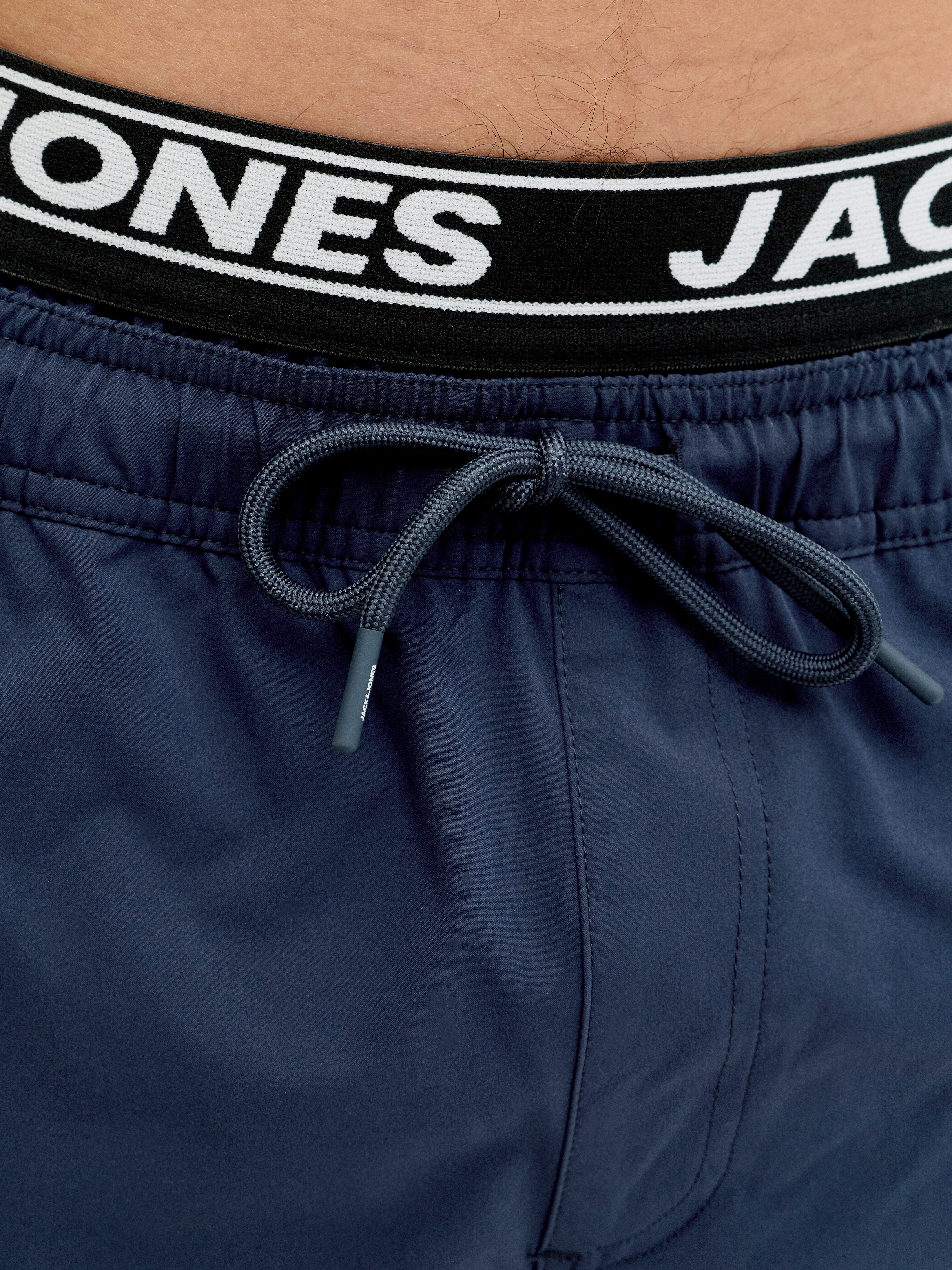 Jack & Jones Badeshorts JPSTMAUI SURF DOUBLE WB SWIM SHORTS Kunstfaser, Elastisches Taillenbund, Logo-Detail