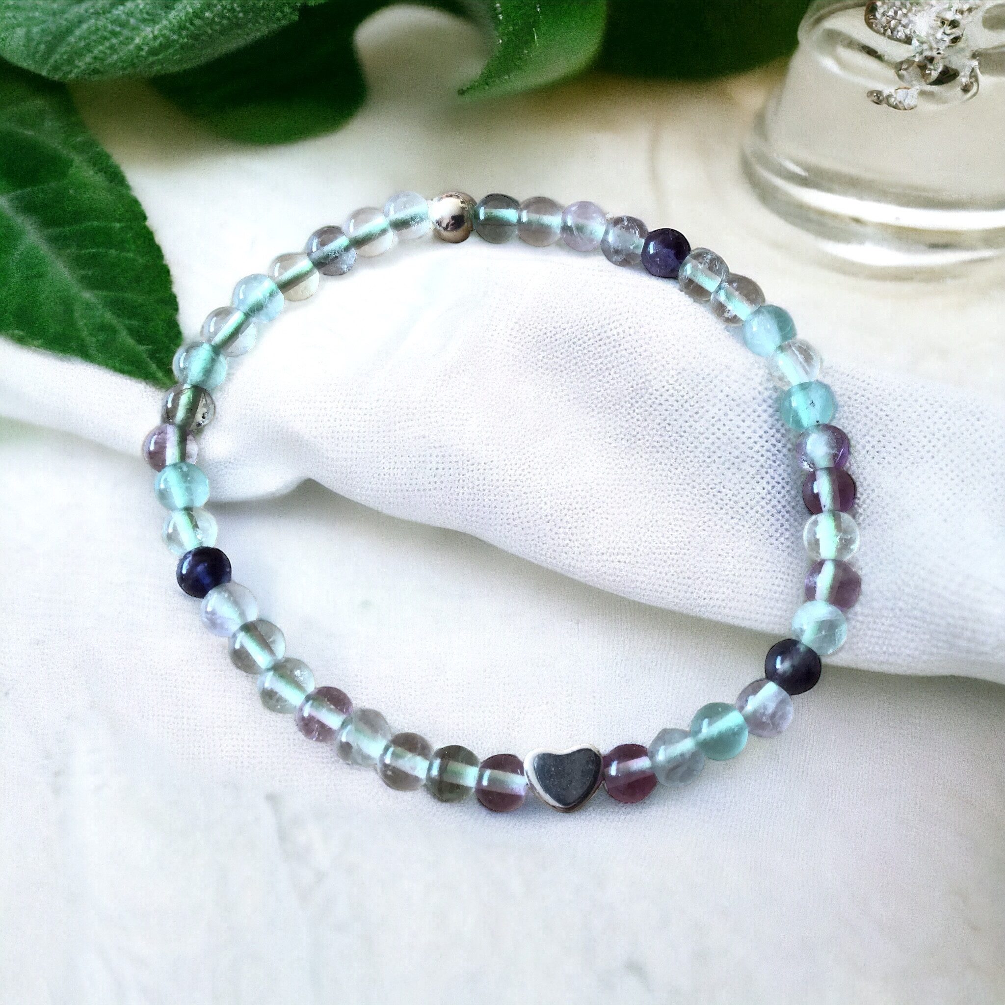 Steinfixx® Perlenarmband Fluorit Perlenarmband 925 Silberperle incl. Geschenkbox (Handarbeit aus Deutschland, 1-tlg., mit versilbertem Herzchen), regt den Stoffwechsel an, gut fürs Selbstvertrauen