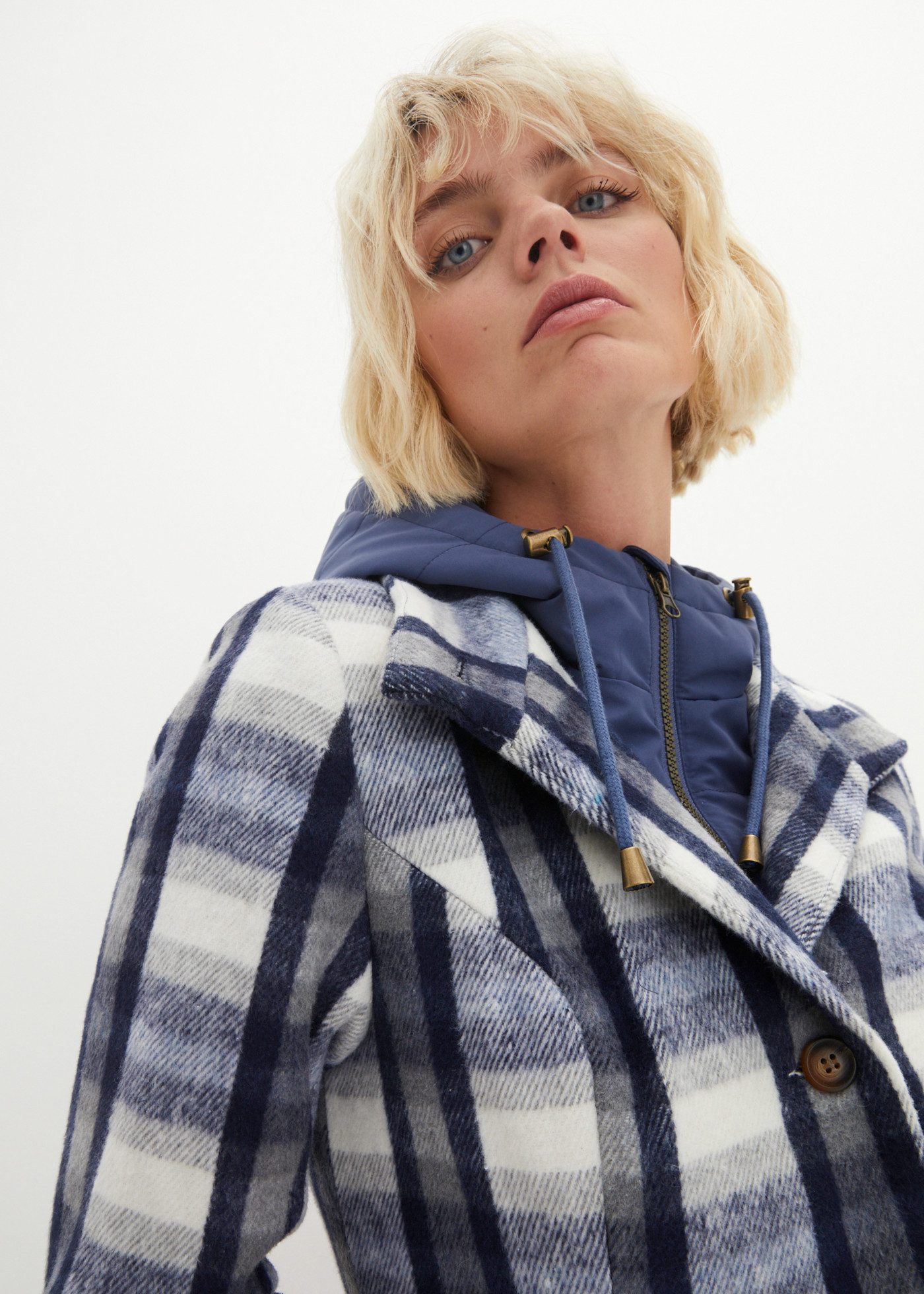 bonprix Wintermantel im angesagten Two-in-One-Design, bequeme Passform, casual Stil – Bild 3 von 5