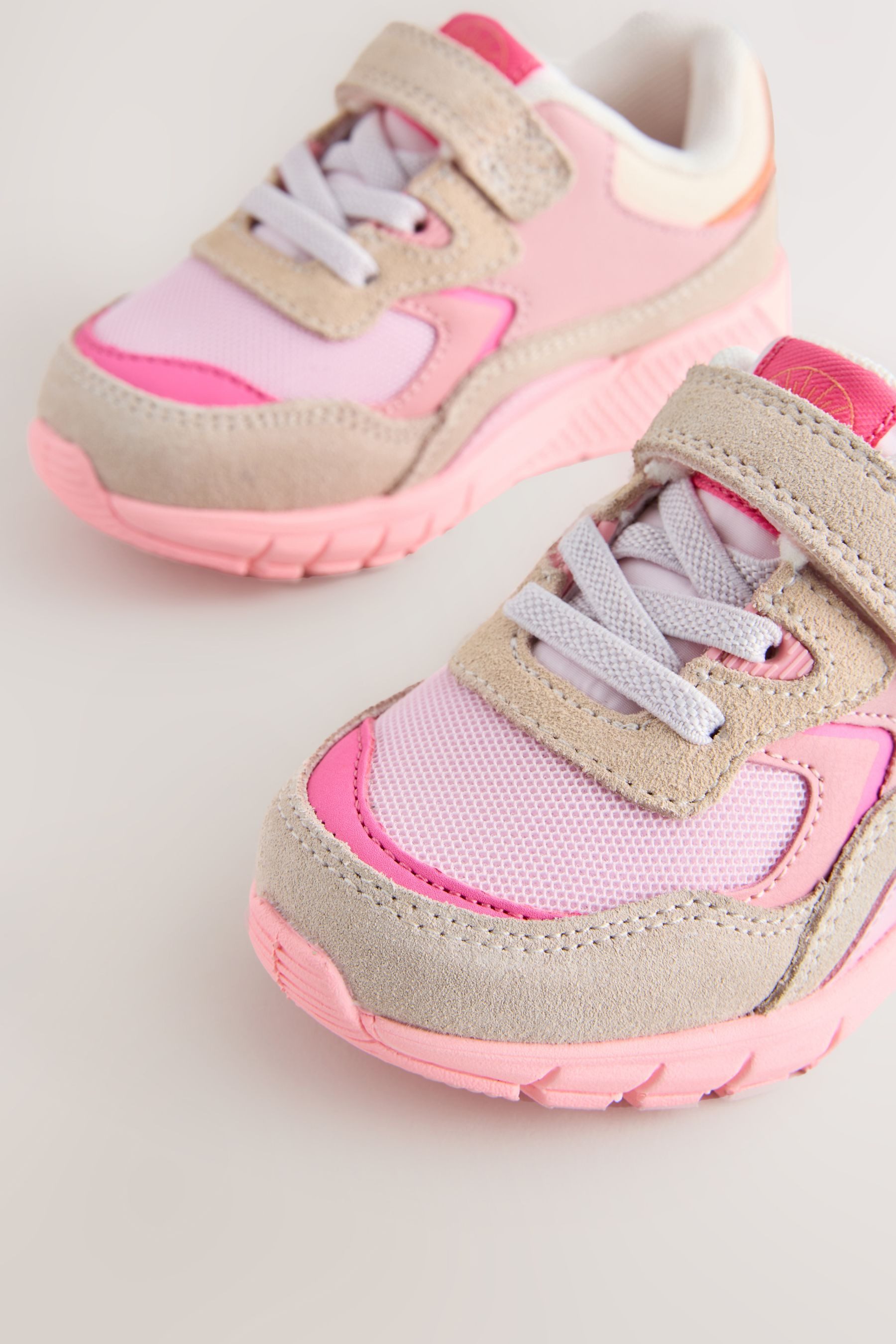 Next Robuste Sneaker mit elastischen Schnürsenkeln Sneaker (1-tlg)