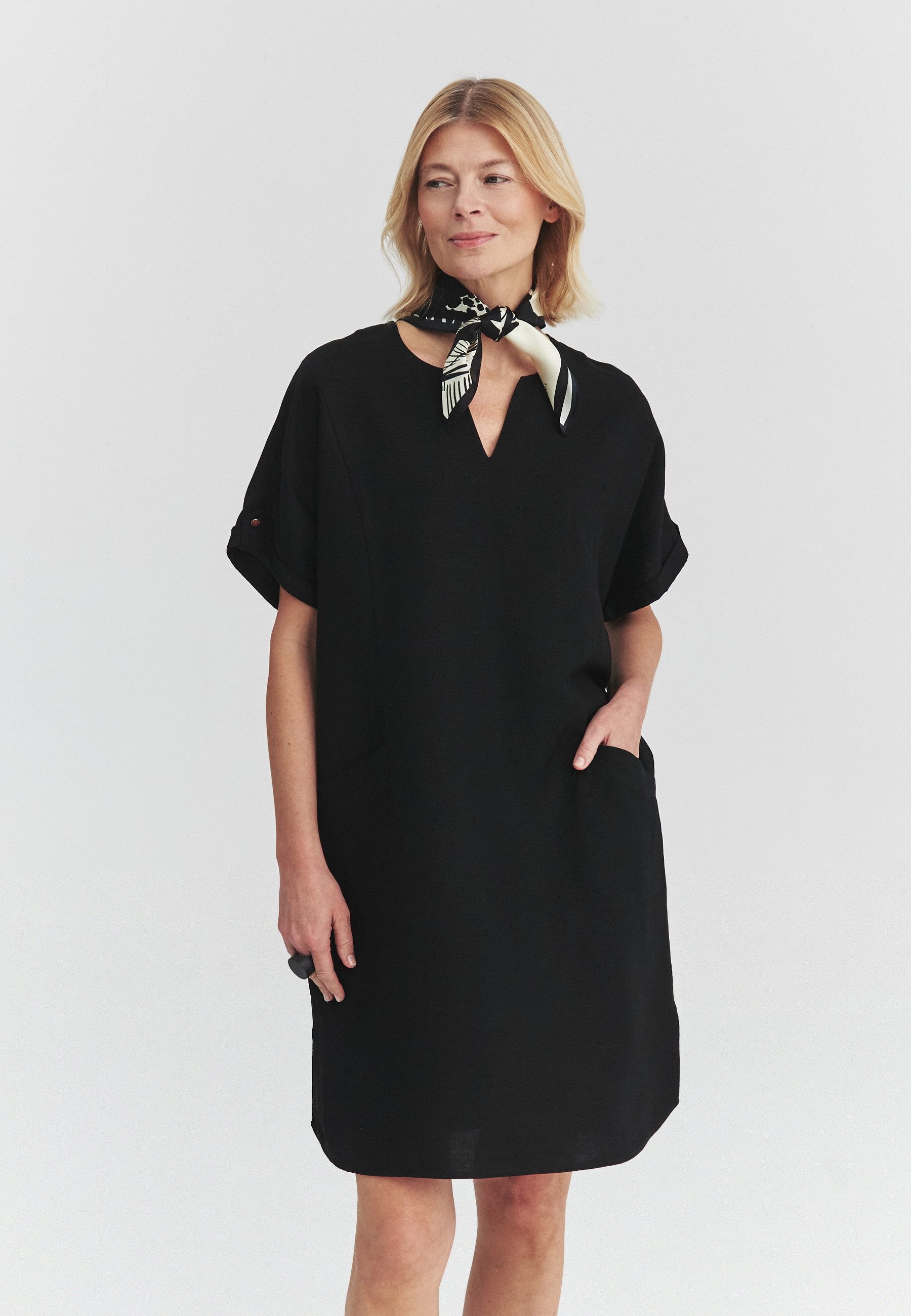 TATUUM Midikleid Ein Weit Schnittenes Kleid Mit Leinenanteil - Anais