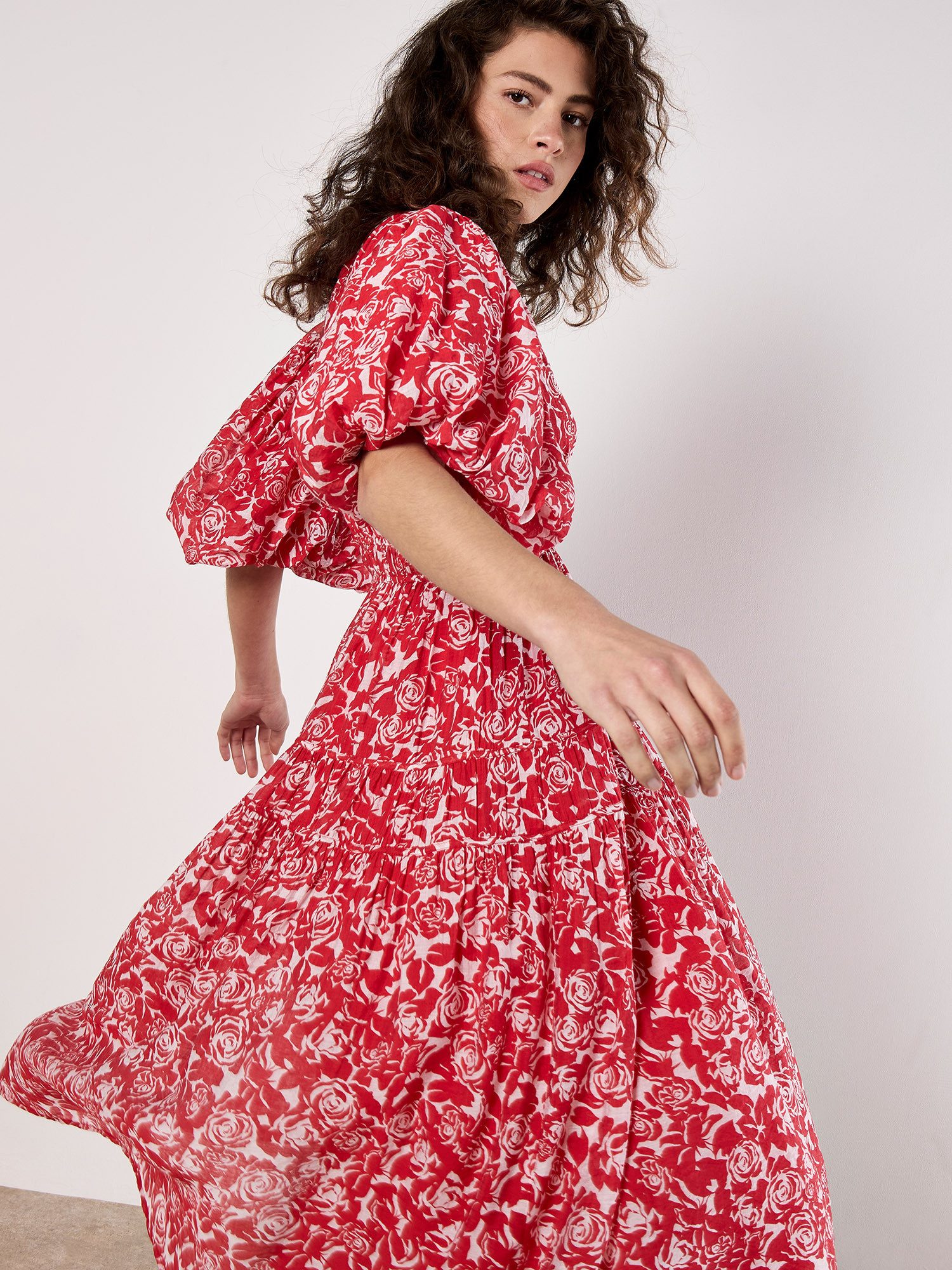 Apricot Druckkleid Gestuftes Midikleid, mit Rosenmuster günstig online kaufen