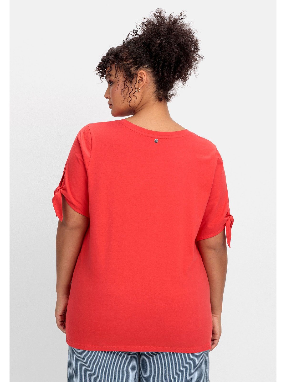 T-Shirt Knotendetail mit Ärmelsaum am Sheego Größen Große rot