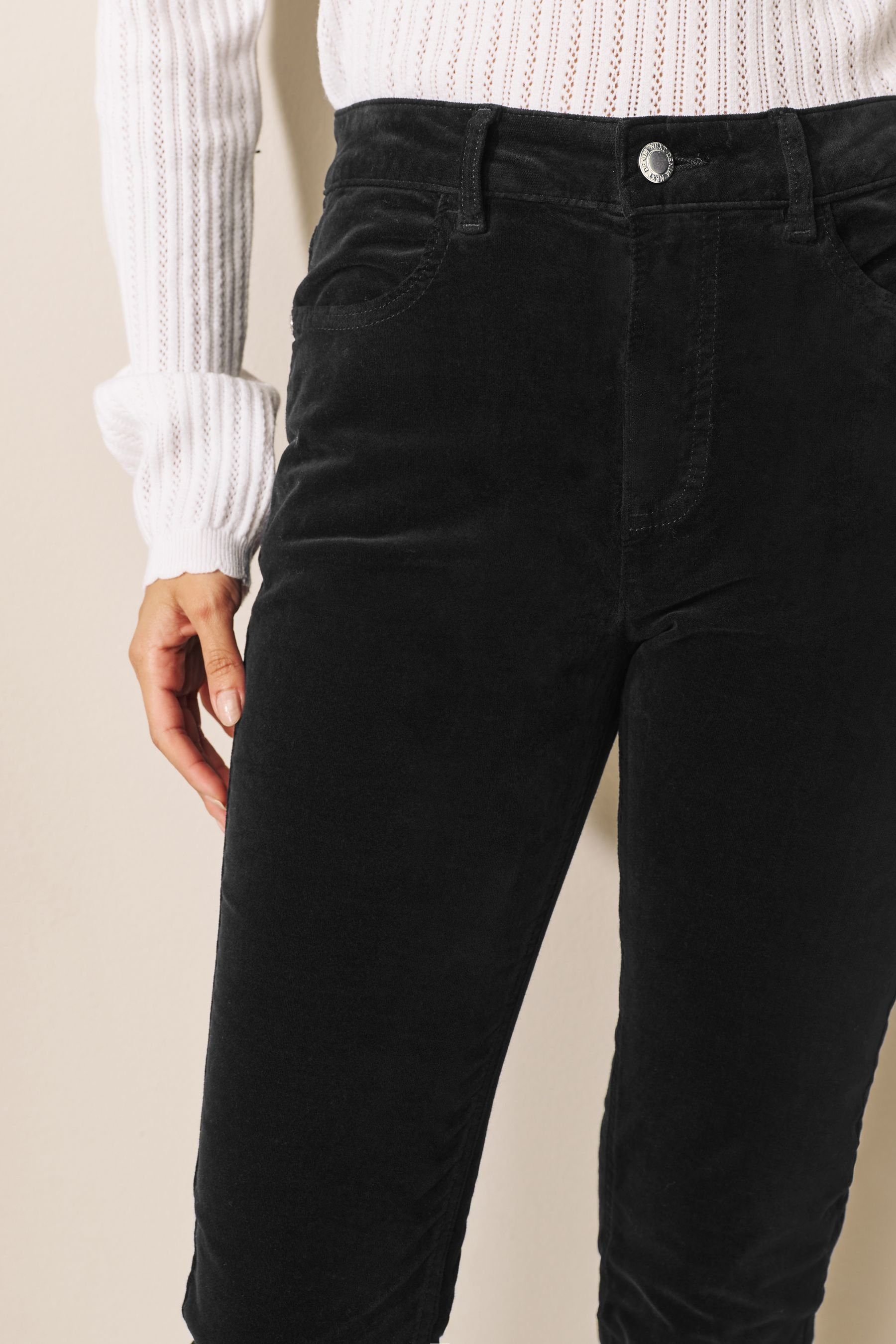 Samt Skinny-fit-Jeans aus Black (1-tlg) Skinny-Jeans Next