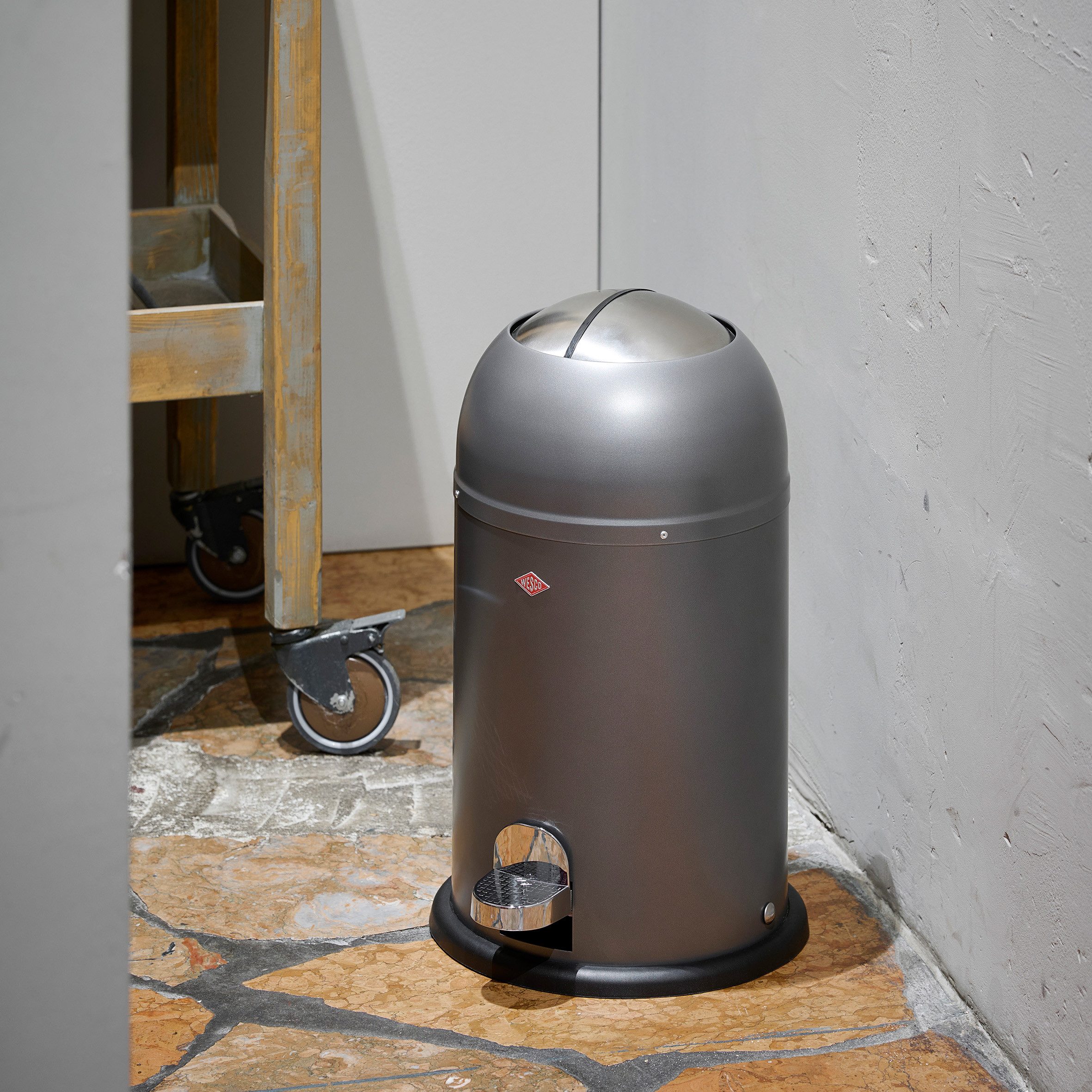 WESCO Mülleimer Kickmaster Junior Abfallsammler mit Dämpfer, mit Kunststoffeinsatz, Klappe, Fußtritt und Bodenring