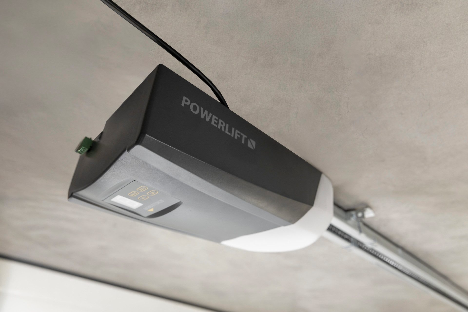 SCHELLENBERG Garagentorantrieb Powerlift 800 N, max. Torfläche 14 m², Zugkraft 800 N, inkl. 2x 4-Kanal Handsender und Sonnenblendenclip