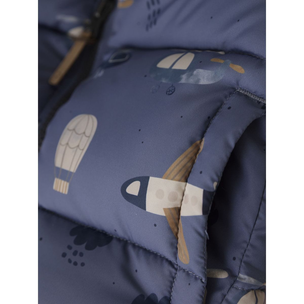 Minymo Steppjacke Quilted Jacket AOP Winddichte, strapazierfähige Kinderjacke mit reflektierenden Details