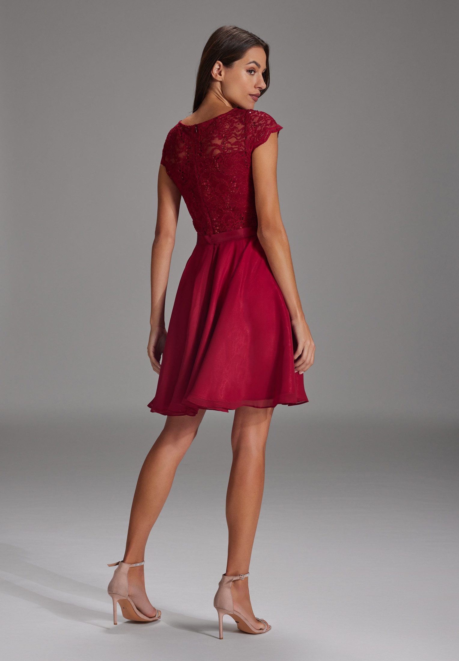 SWING Cocktailkleid Taillierte Passform mit ausgestelltem Rockteil