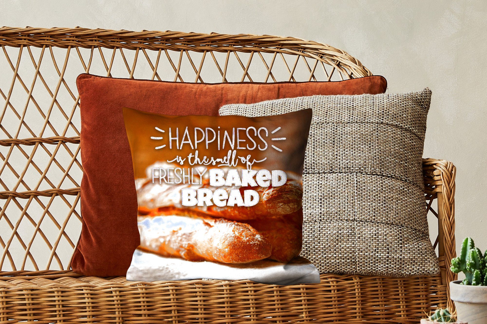der Füllung Brot" Glück - mit MuchoWow ist frisch Sofakissen Dekokissen von Sprichwörter, gebackenem für Zierkissen Wohzimmer, Deko, Schlafzimmer, Zitate - Duft