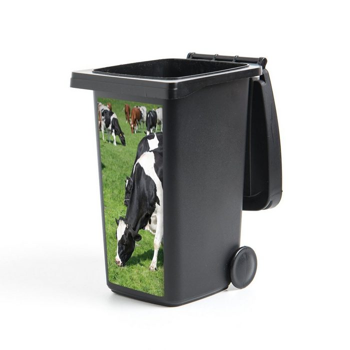 MuchoWow Wandsticker Kuh - Tiere - Gras - Sonne (1 St) Mülleimer-aufkleber Mülltonne Sticker Container Abfalbehälter