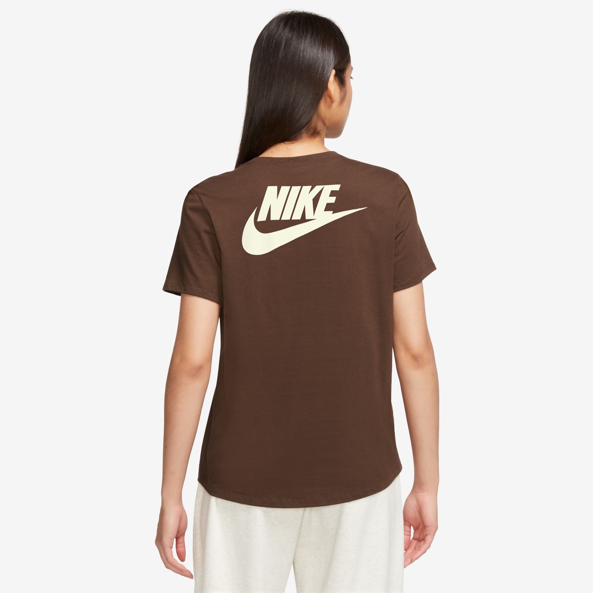 Nike Sportswear T-Shirt Nike Sportswear Essentials Women's Logo T-Shirt kürzerer Body, leicht abgerundeter Saum, Rundhalsausschnitt, Kurzarm
